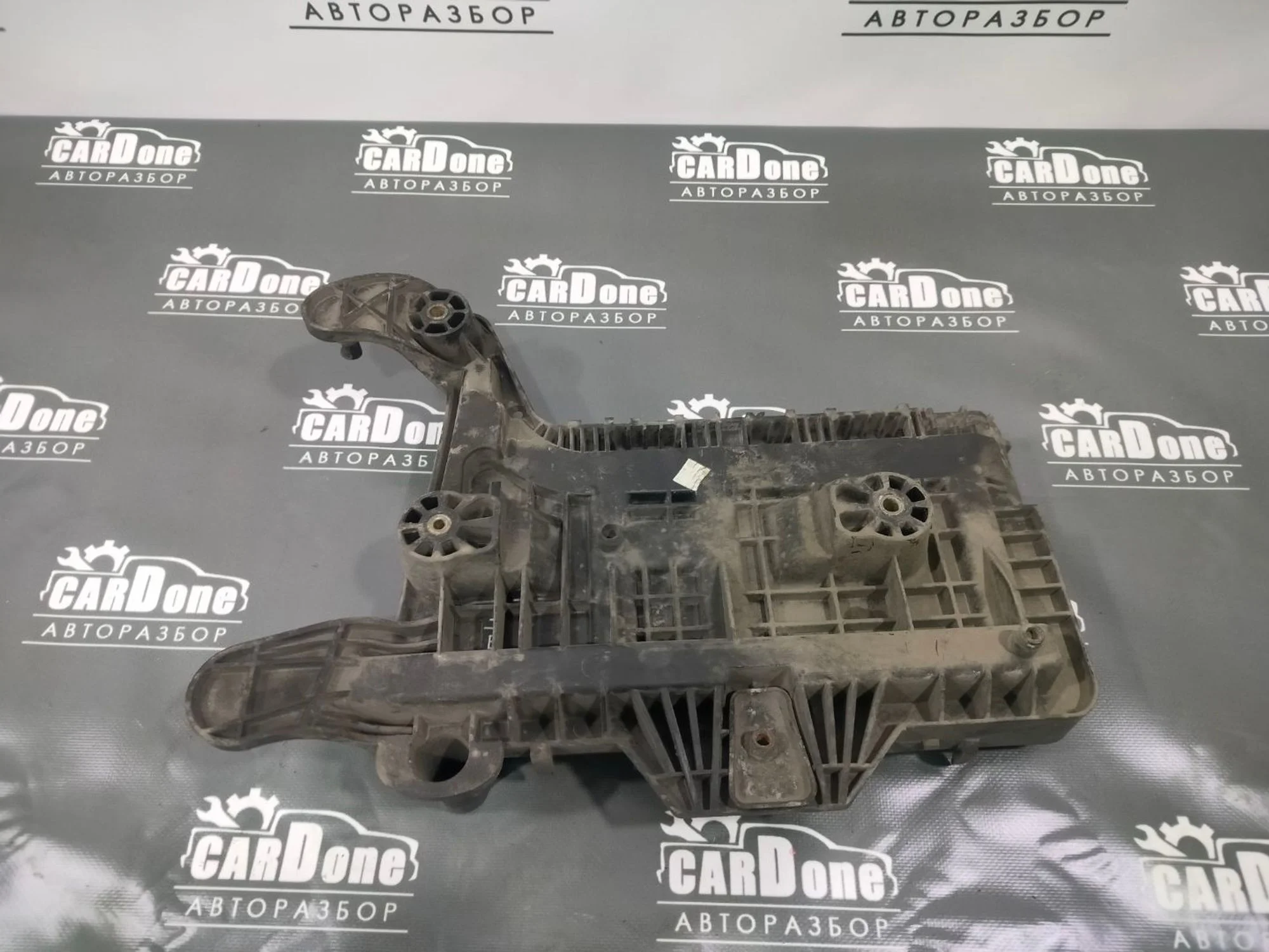 Площадка аккумулятора Volkswagen Passat, B6