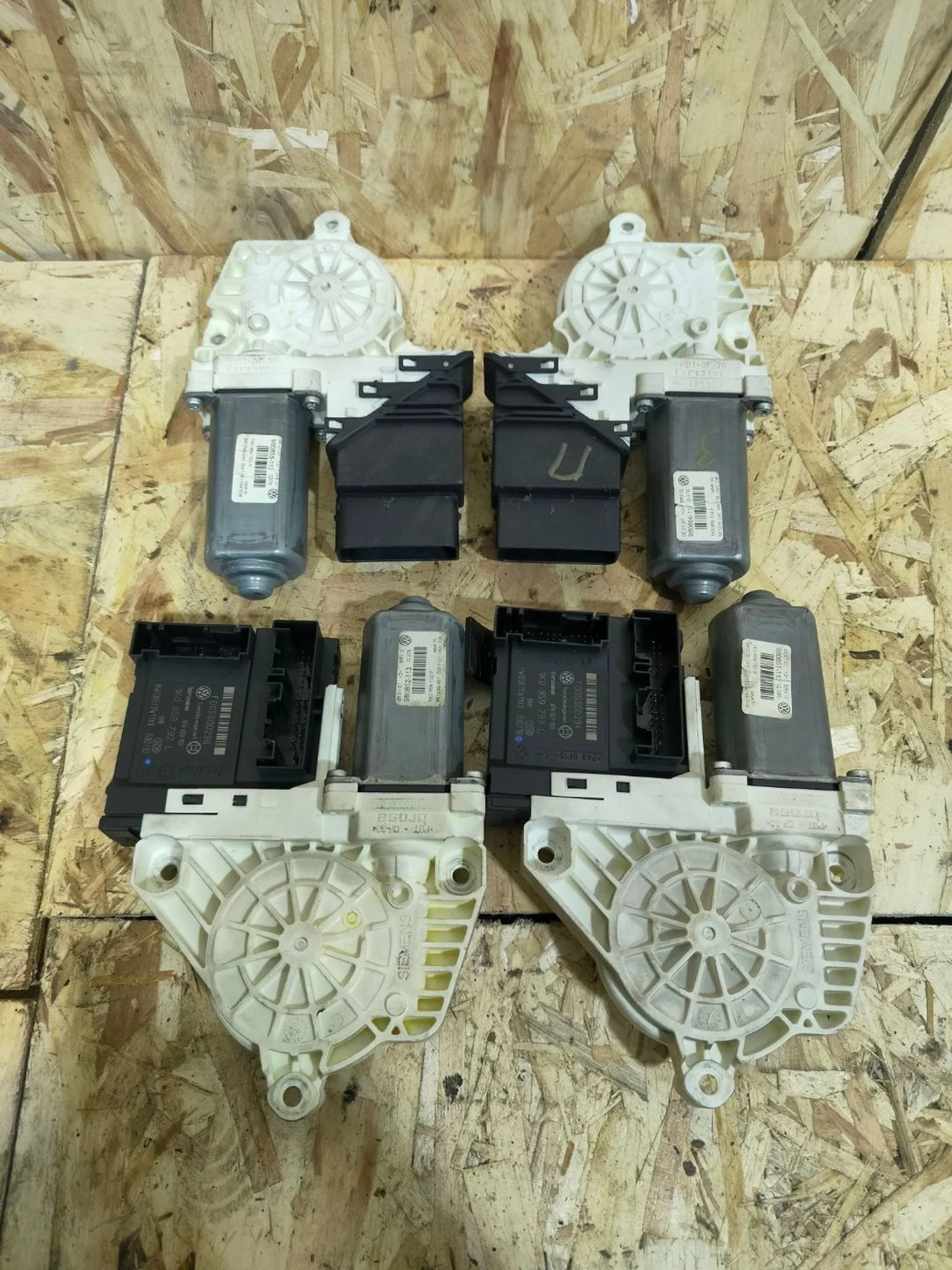 Мотор стеклоподъемника Volkswagen Passat, B6