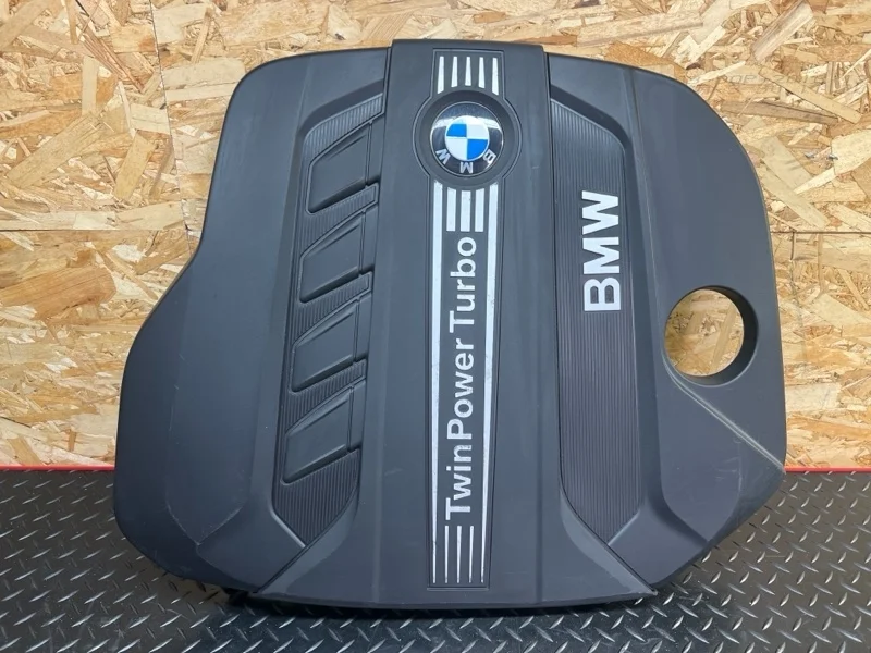 Декоративная крышка двигателя Bmw X5 2016 7811024 F15 N47D20C, передняя