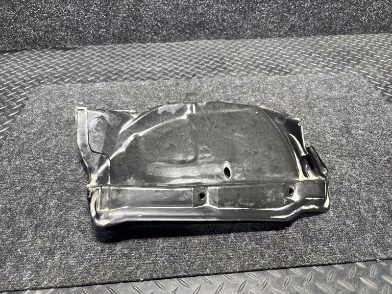 Дополнительная деталь колесной ниши Bmw X5 2014 51717325402 F15 N63B44B, правая