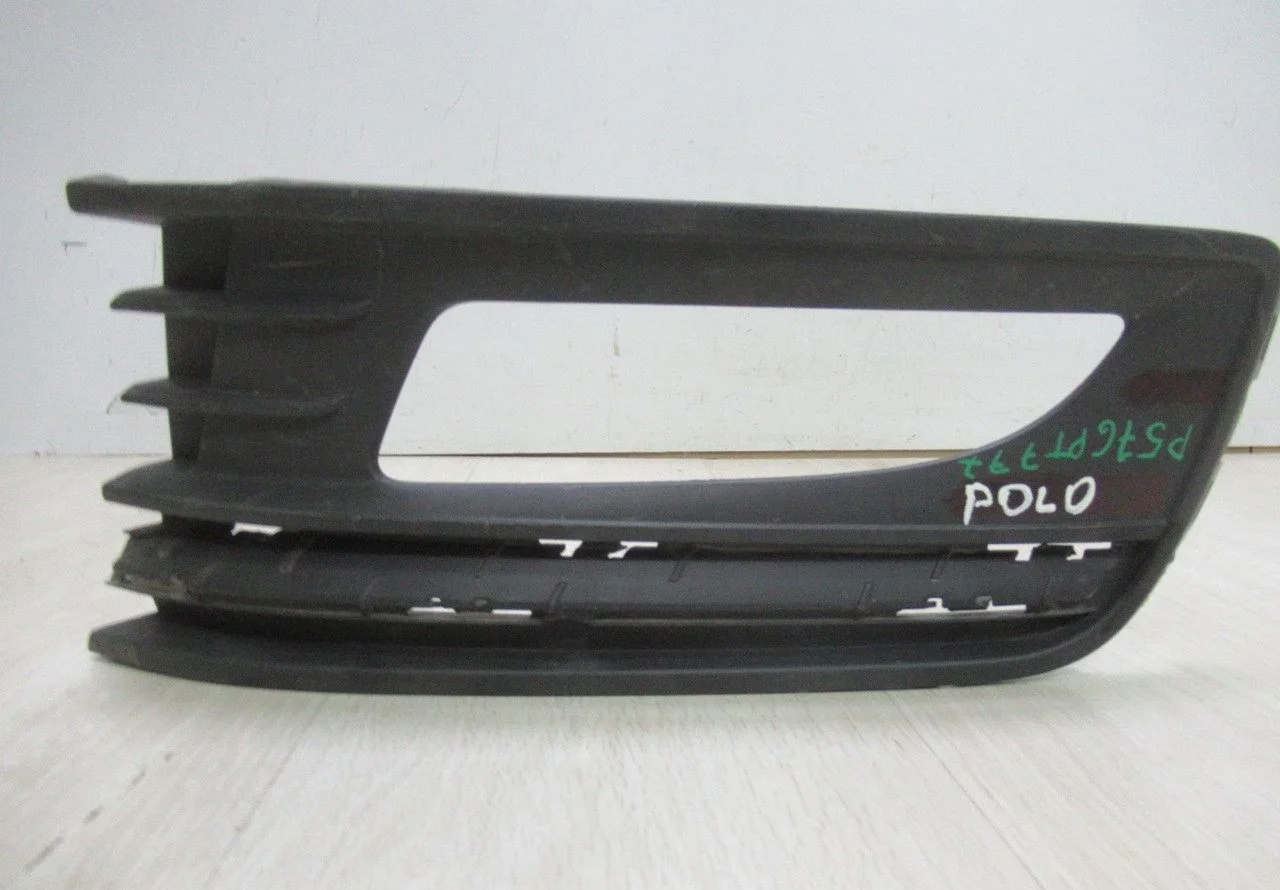 Накладка противотуманной фары (ПТФ) левая Volkswagen Polo рест oem 6RU853665F