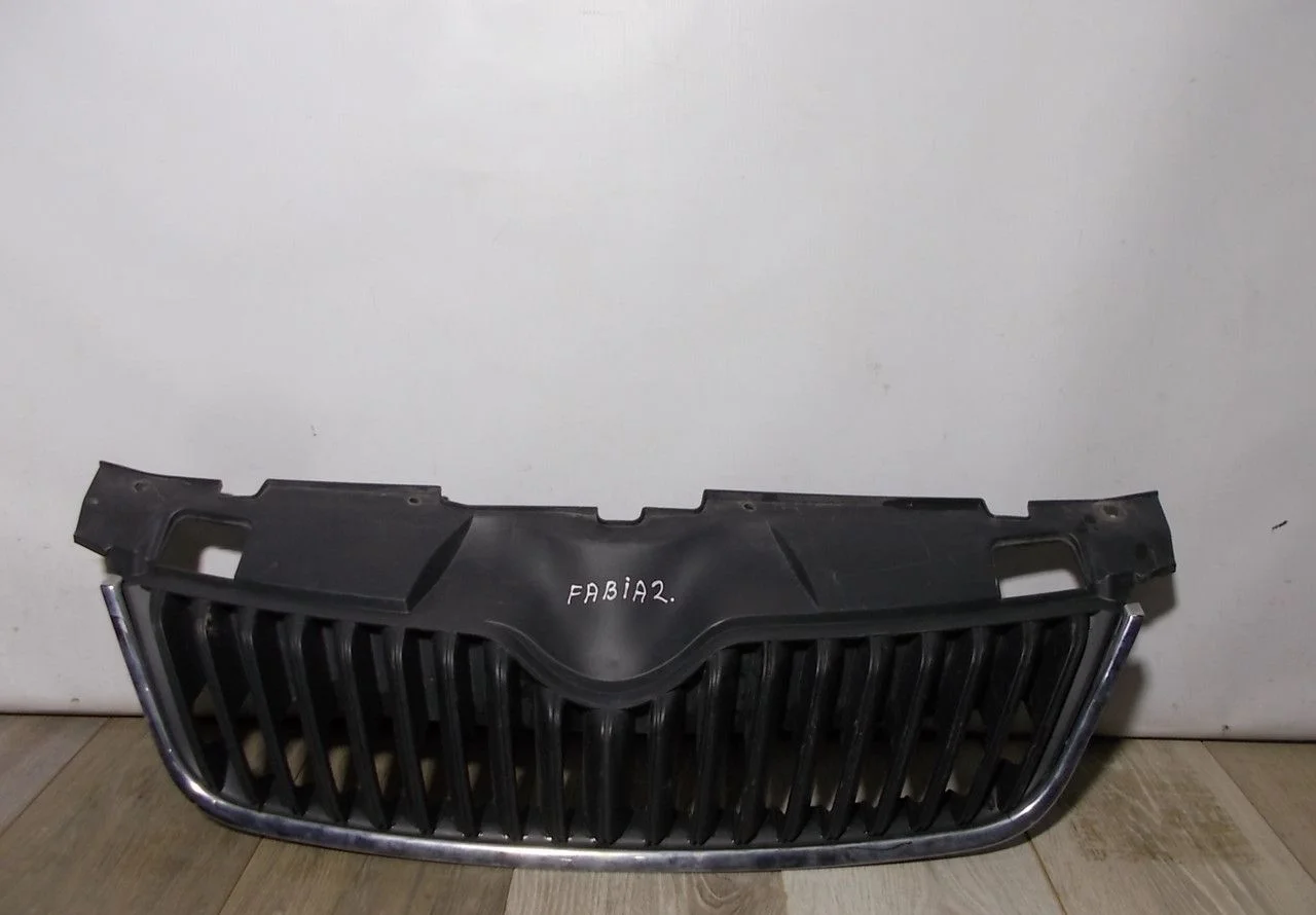 Решетка радиатора бу Skoda Fabia 2 OEM 5J0853668C