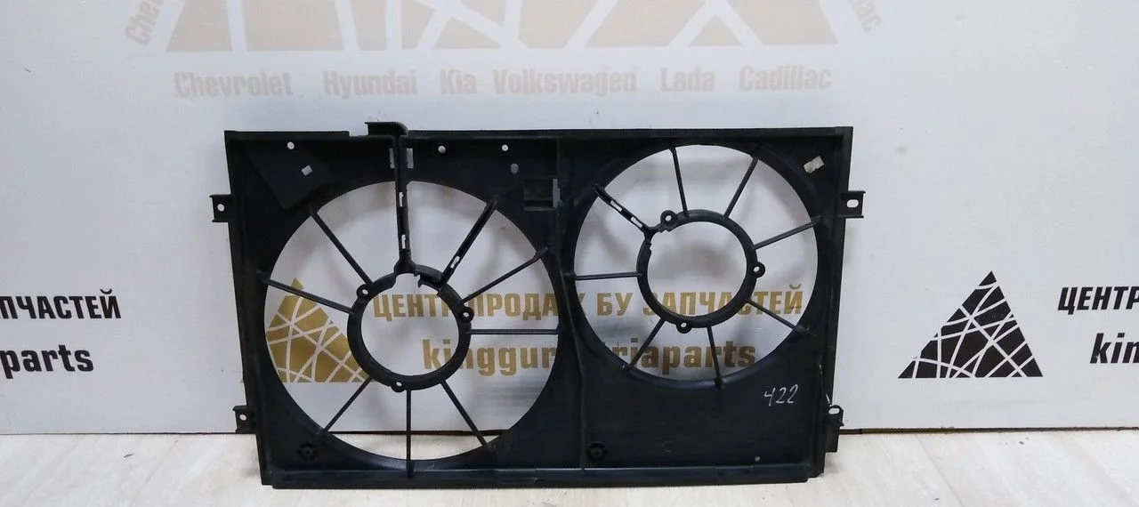 Диффузор вентилятора охлаждения Volkswagen Caddy 3 10-15 oem 1K0121207BB