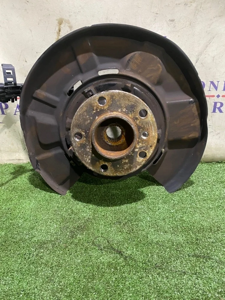 Кулак задний BMW F30