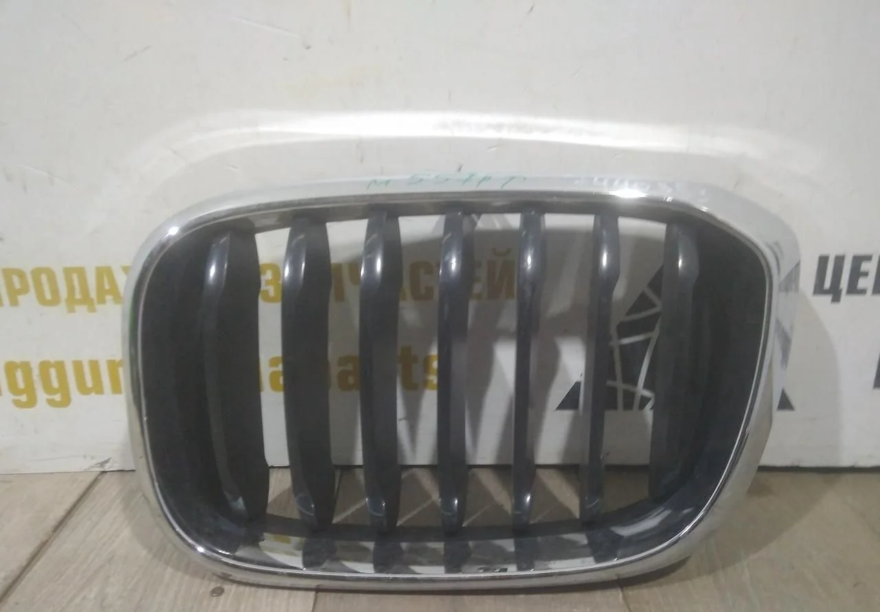 Молдинг решетки радиатора левый бу BMW X3 G01 OEM 51137440853