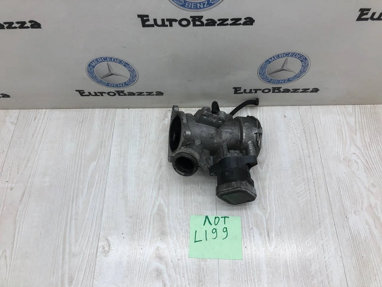 Клапан EGR на патрубке Mercedes Om646