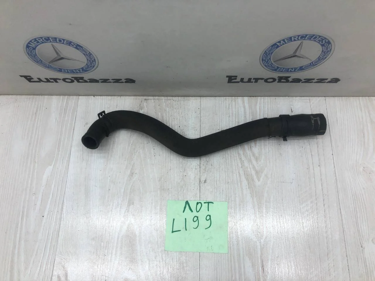 Патрубок системы охлаждения Mercedes W203