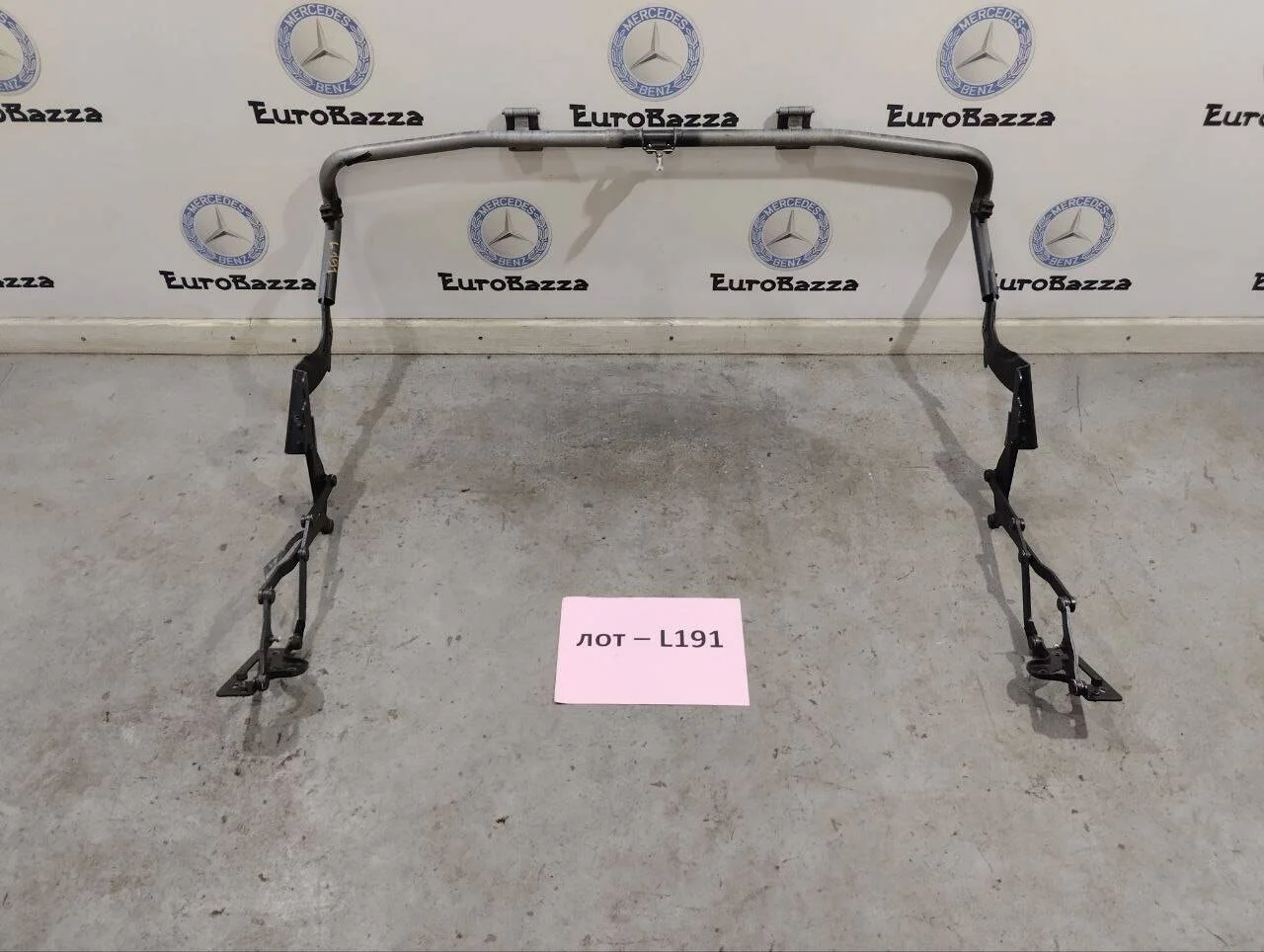 Рама открытия крышки багажника Mercedes R170