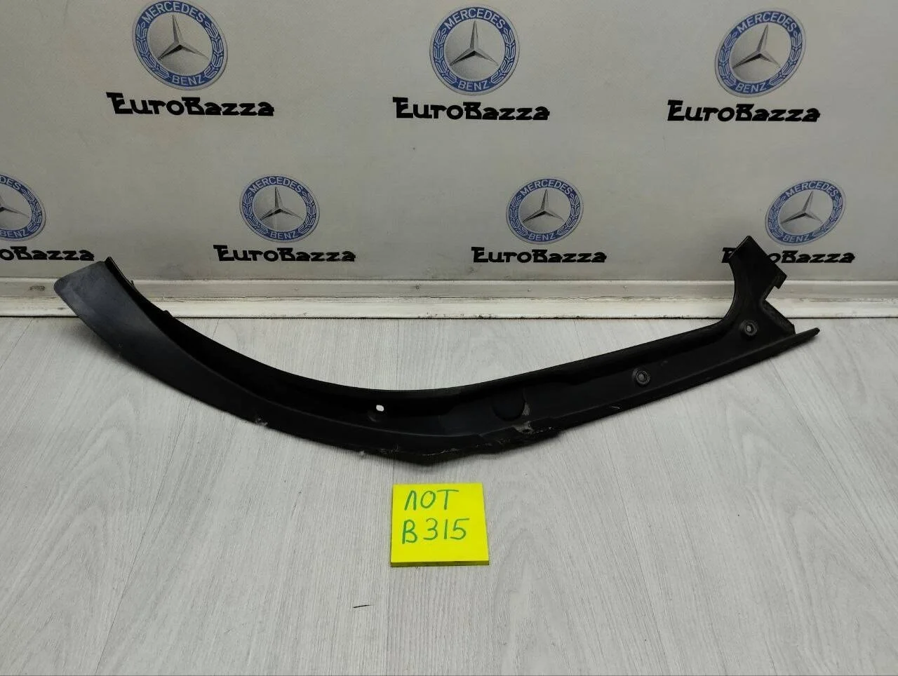 Правый водосток крышки багажника Mercedes W219