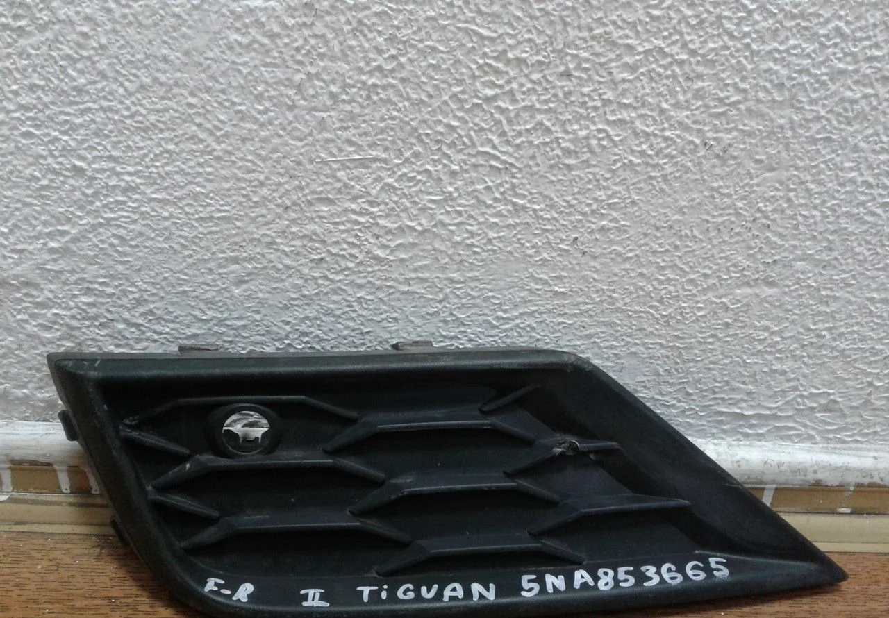 Заглушка птф передняя правая Volkswagen Tiguan 2 (16>) (притертость) oem 5na853665