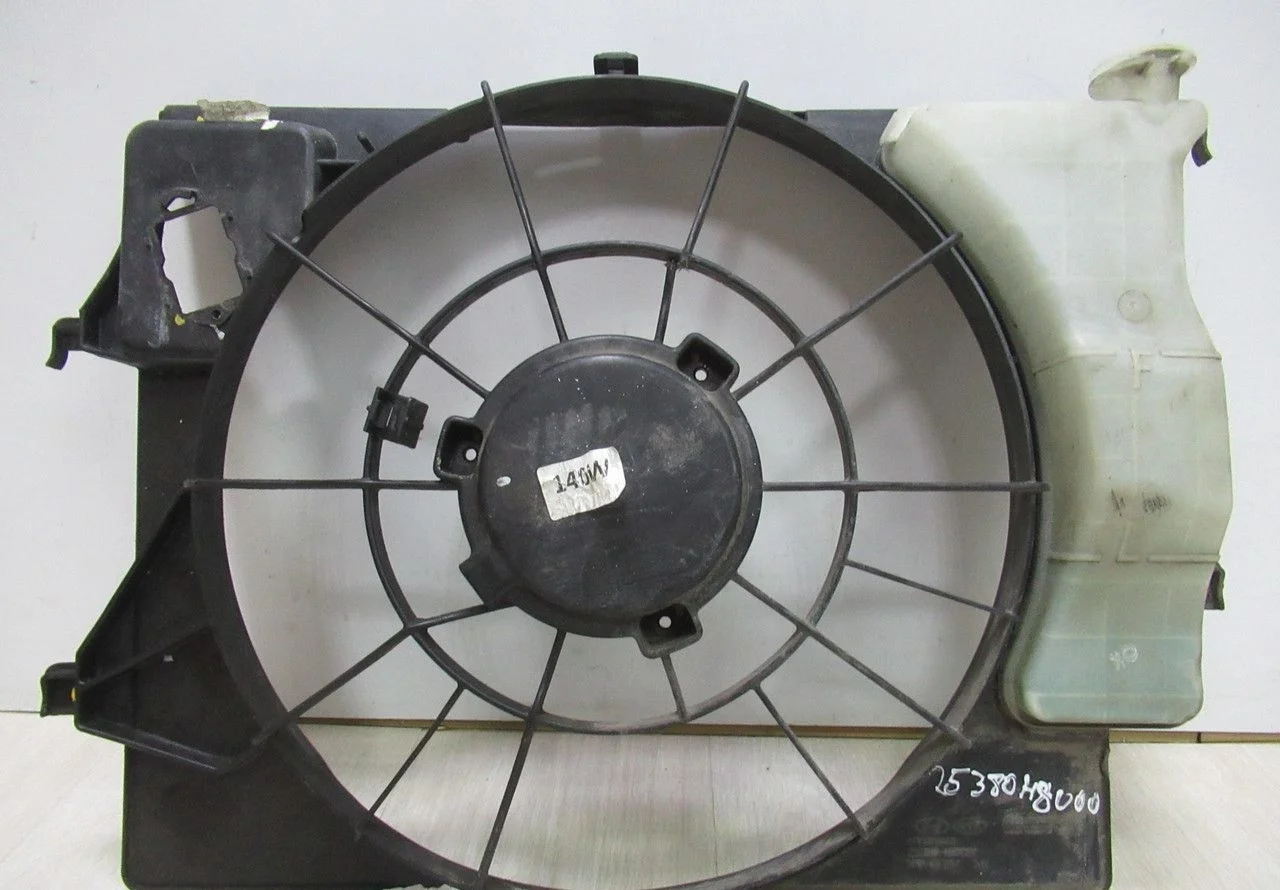 Диффузор вентилятора Hyundai Solaris 2 oem 25380h8000 (слом.часть)