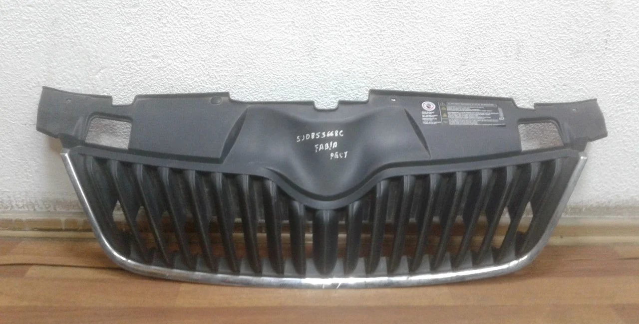 Решетка радиатора бу Skoda Fabia 2 OEM 5J0853668C