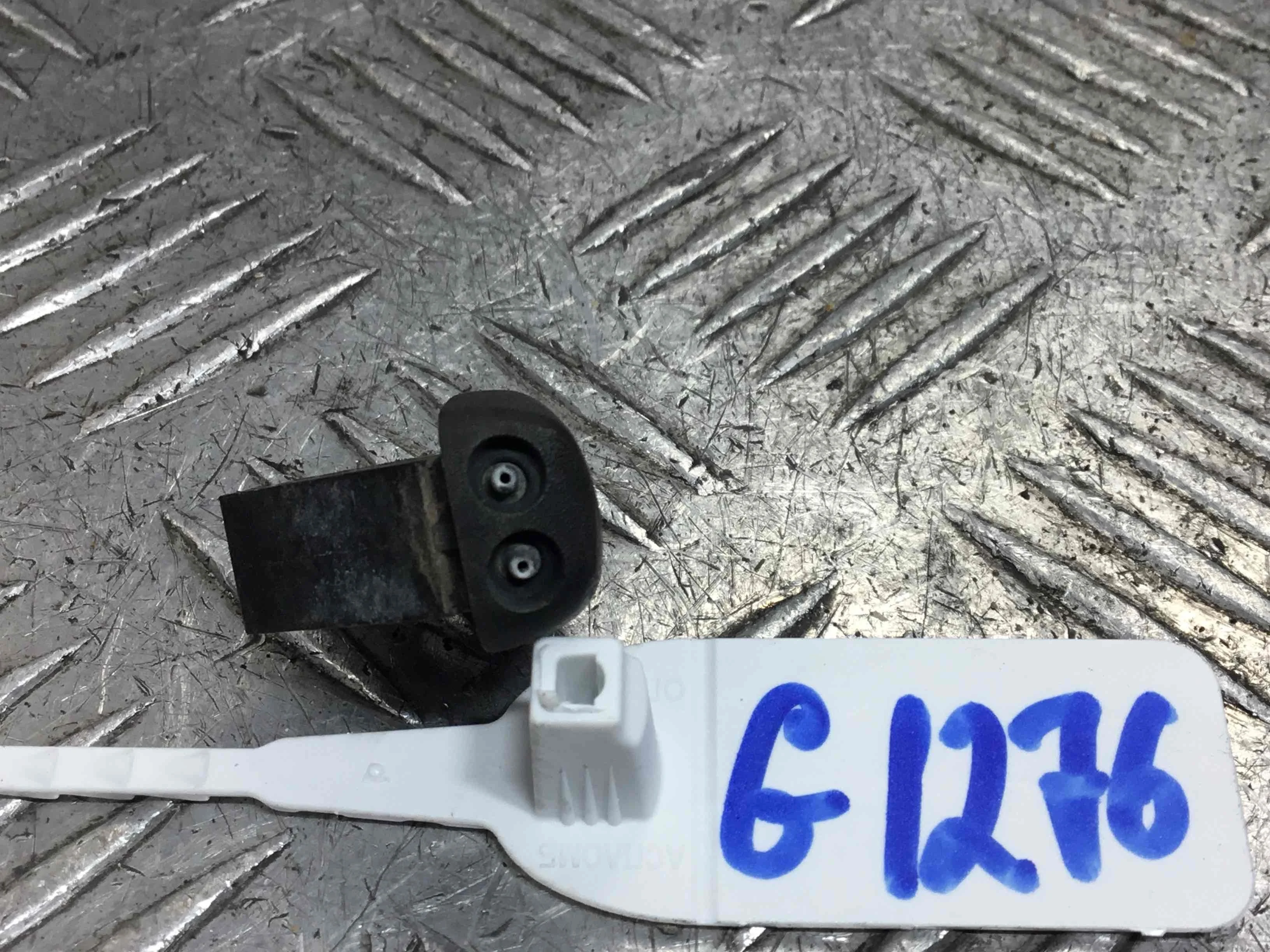 Форсунка омывателя Ford Focus 1 поколение (1998-2001) бензин 1.4 i Механика Х/б