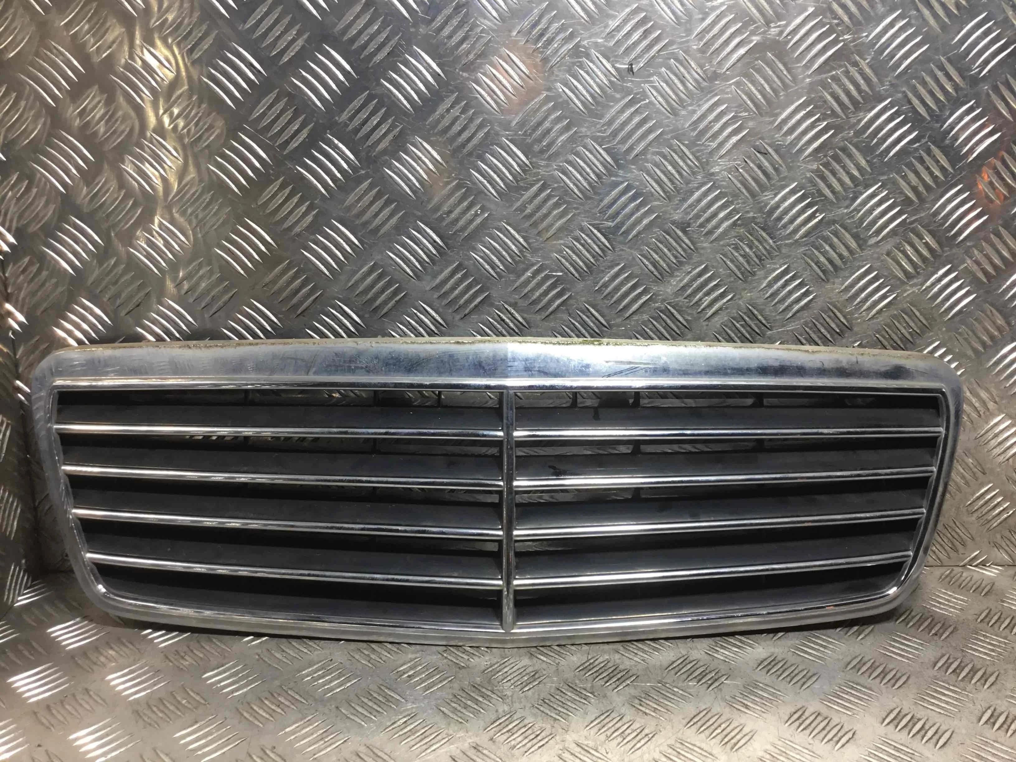 Решетка капота Mercedes CLK W208/A208 (1997-2000) бензин 2.3 i Механика Купе