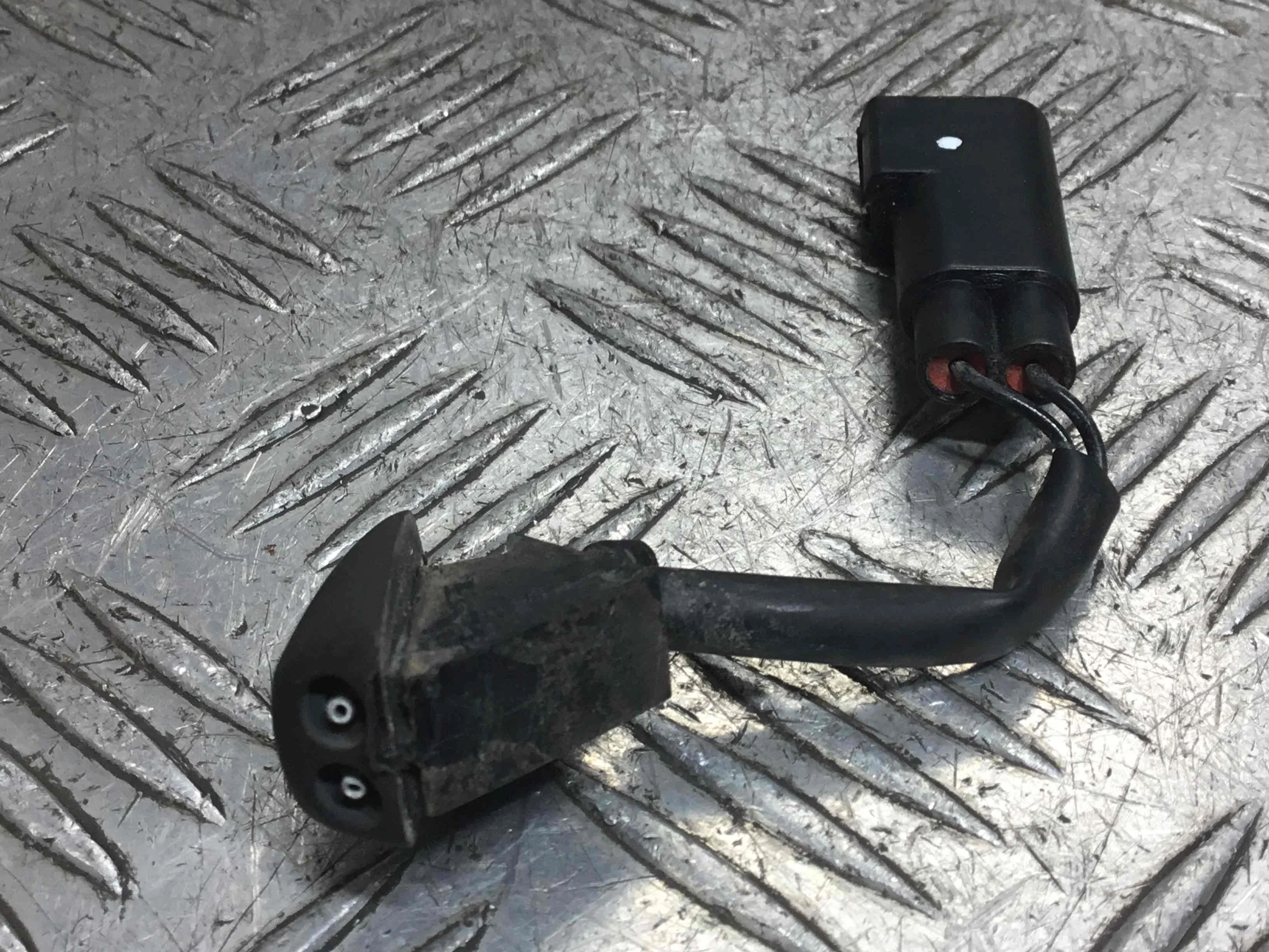 Форсунка омывателя Ford C-MAX 1 поколение (2003-2007) дизель 2.0 TDCi Механика Минивэн