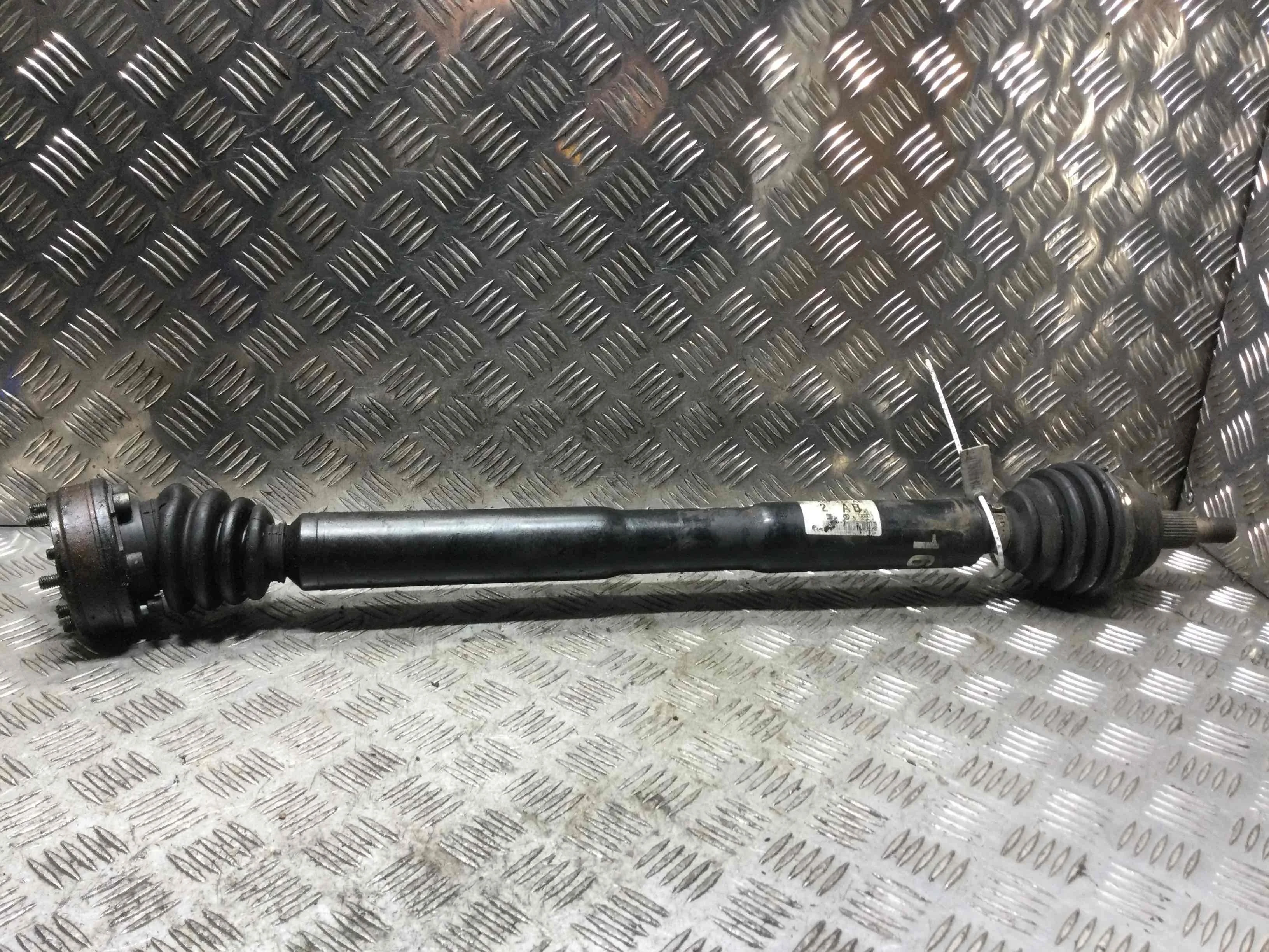 Полуось передняя правая (приводной вал, ШРУС) Audi A3 8L (1996-2000) бензин 1.6 i Механика Х/б