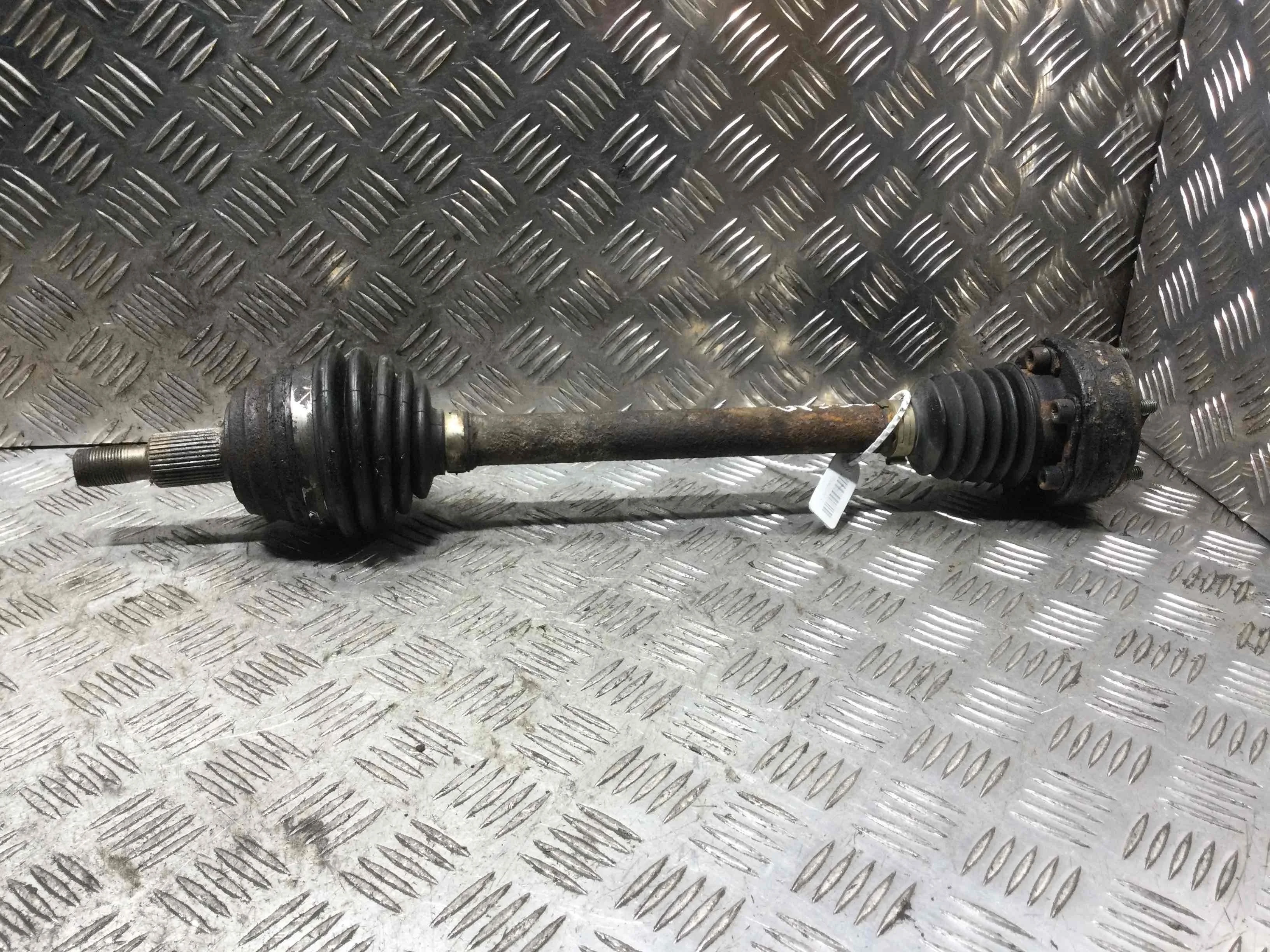 Полуось передняя левая (приводной вал, ШРУС) Audi A3 8L (1996-2000) бензин 1.6 i Механика Х/б