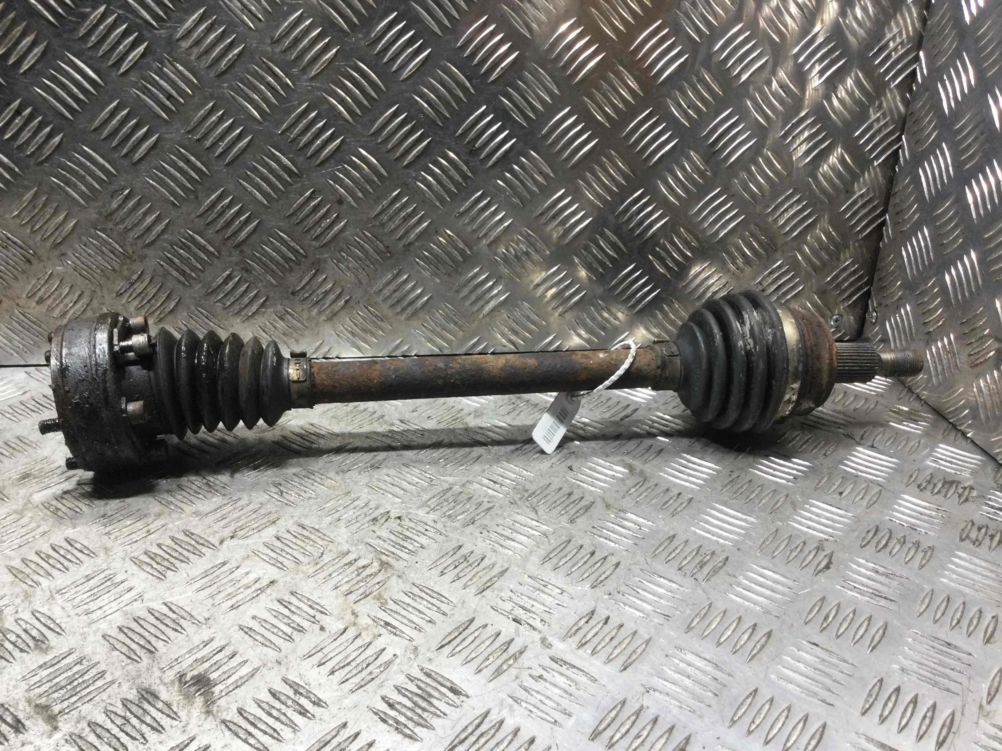 Полуось передняя левая (приводной вал, ШРУС) Audi A3 8L (1996-2000) бензин 1.6 i Механика Х/б