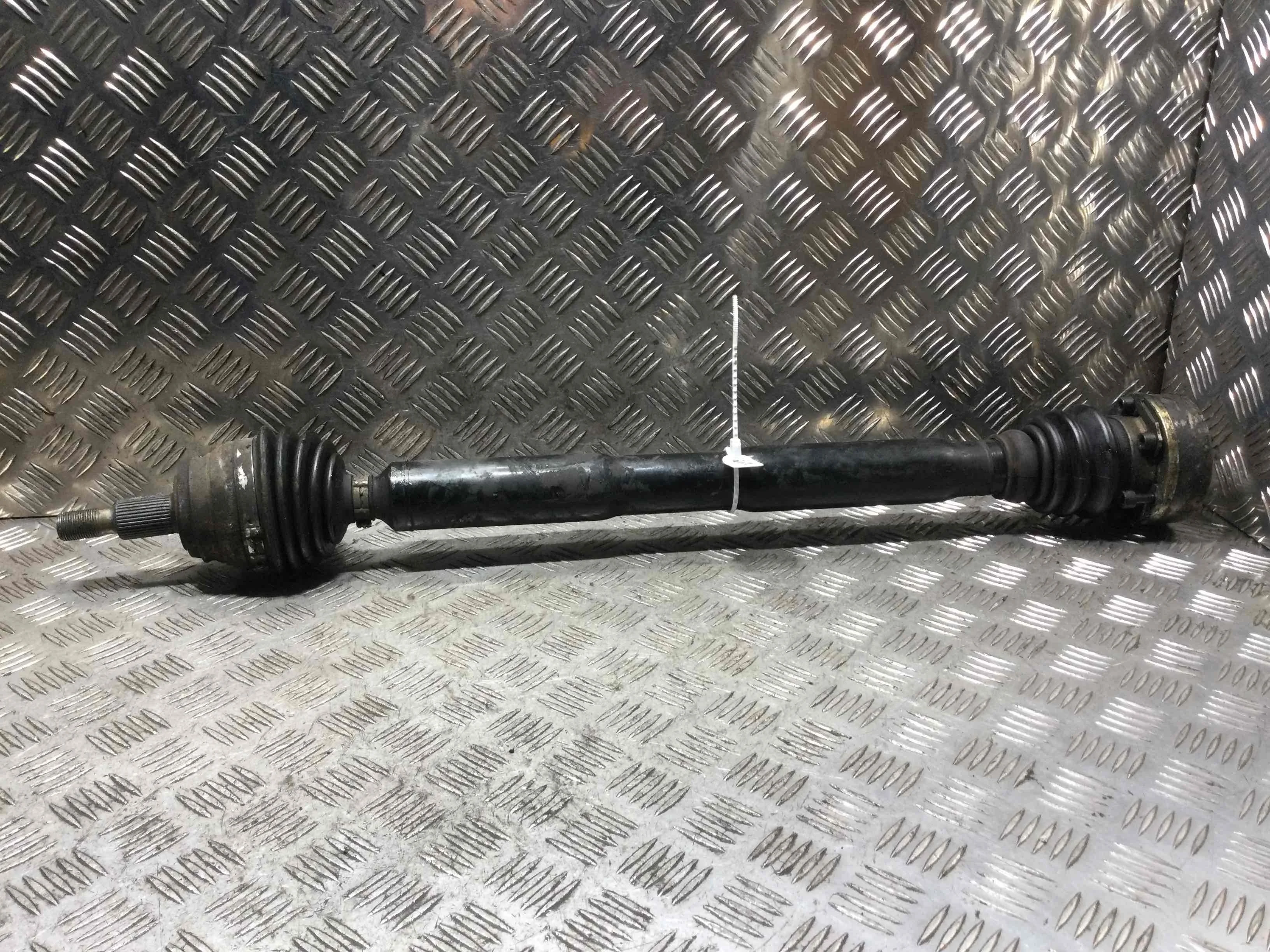 Полуось передняя правая (приводной вал, ШРУС) Audi A3 8L (1996-2000) бензин 1.8 i Механика Х/б