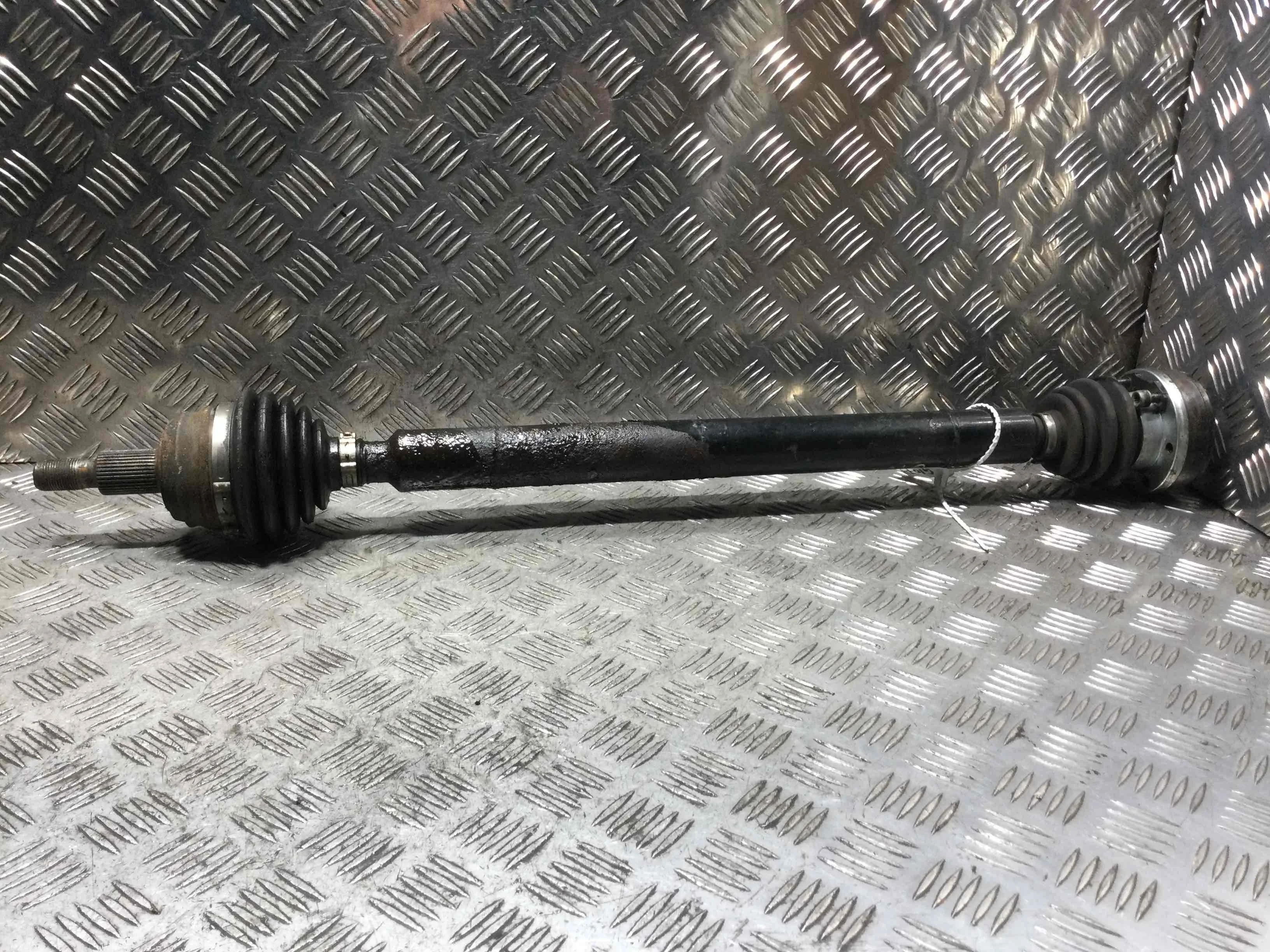 Полуось передняя правая (приводной вал, ШРУС) Audi A3 8L (1996-2000) бензин 1.6 i Механика Х/б