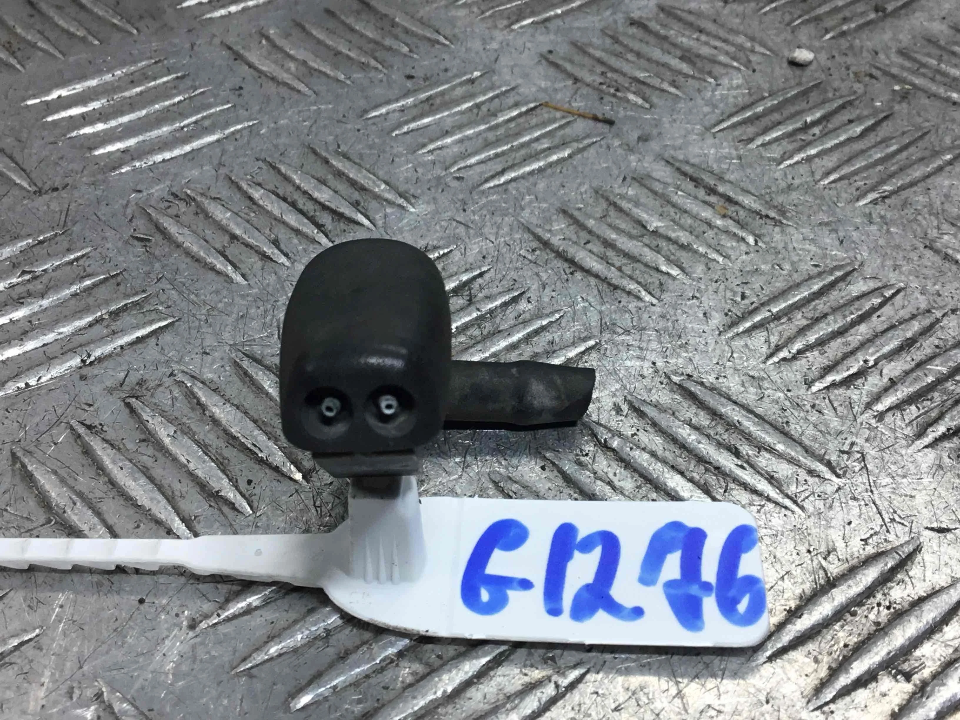 Форсунка омывателя Ford Focus 1 поколение (1998-2001) бензин 1.4 i Механика Х/б