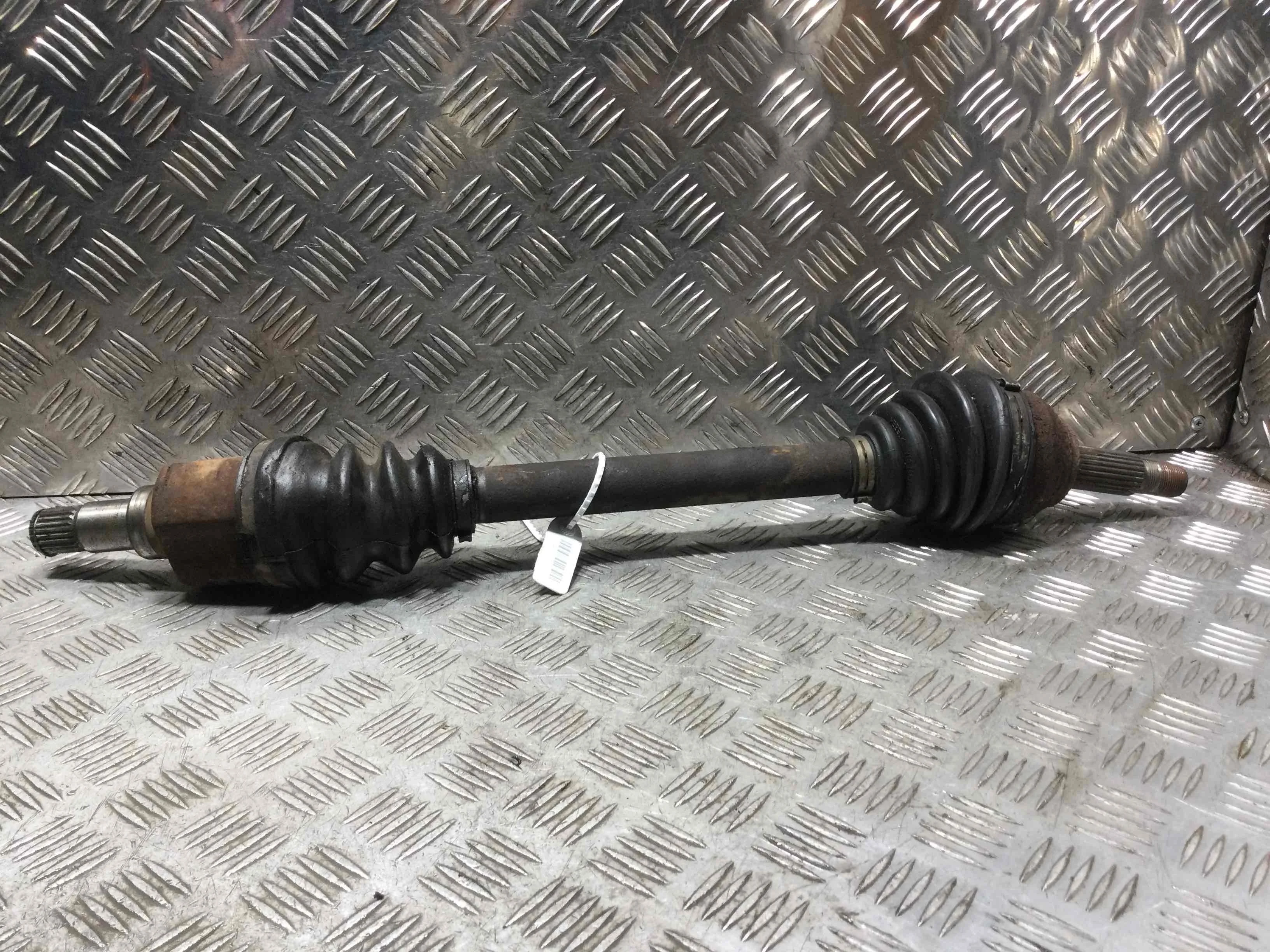 Полуось передняя левая (приводной вал, ШРУС) Ford Focus 1 поколение (1998-2001) бензин 1.8 i Механика Х/б