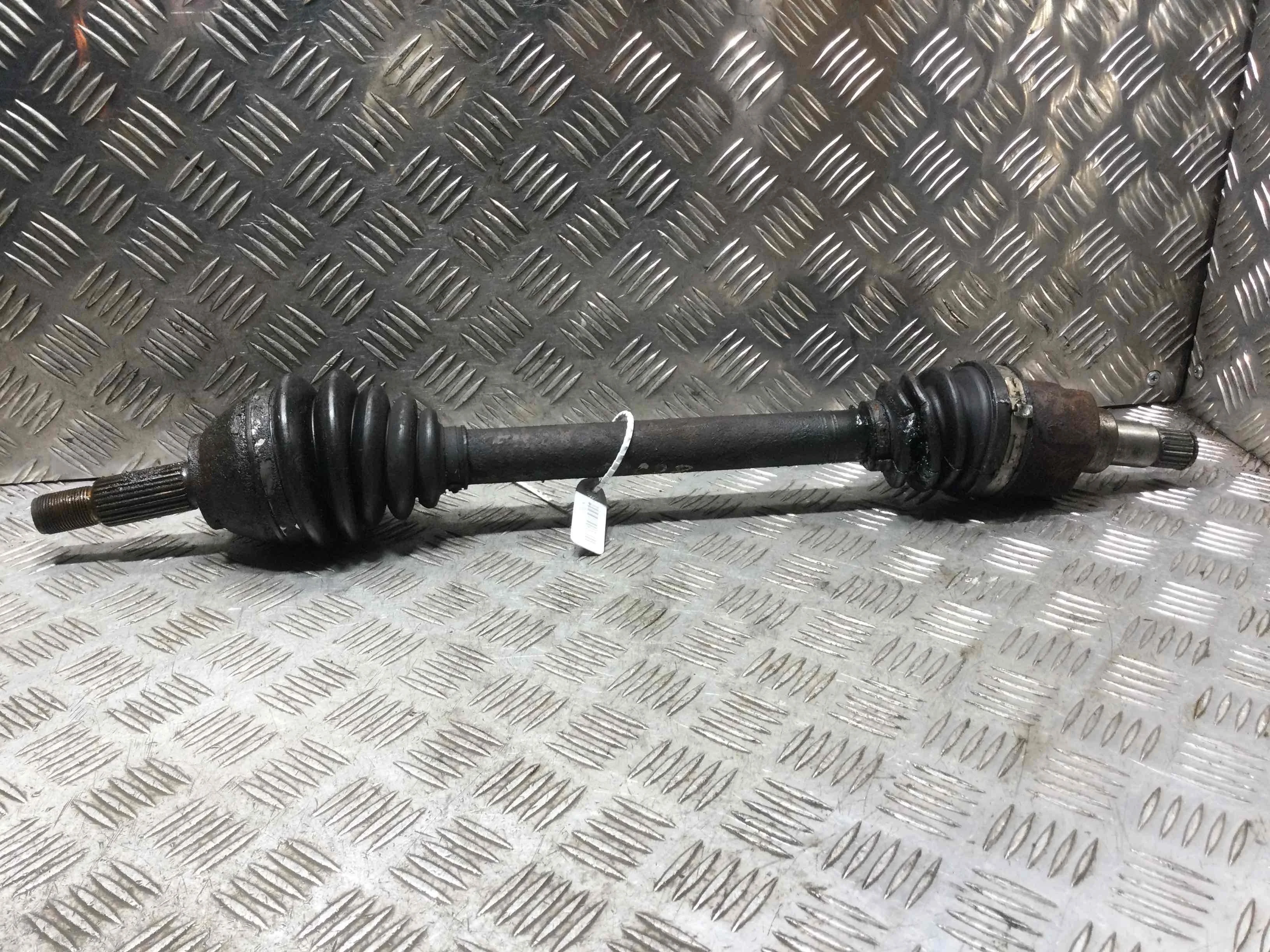 Полуось передняя левая (приводной вал, ШРУС) Ford Focus 1 поколение [рестайлинг] (2001-2005) бензин 1.8 i Механика Х/б