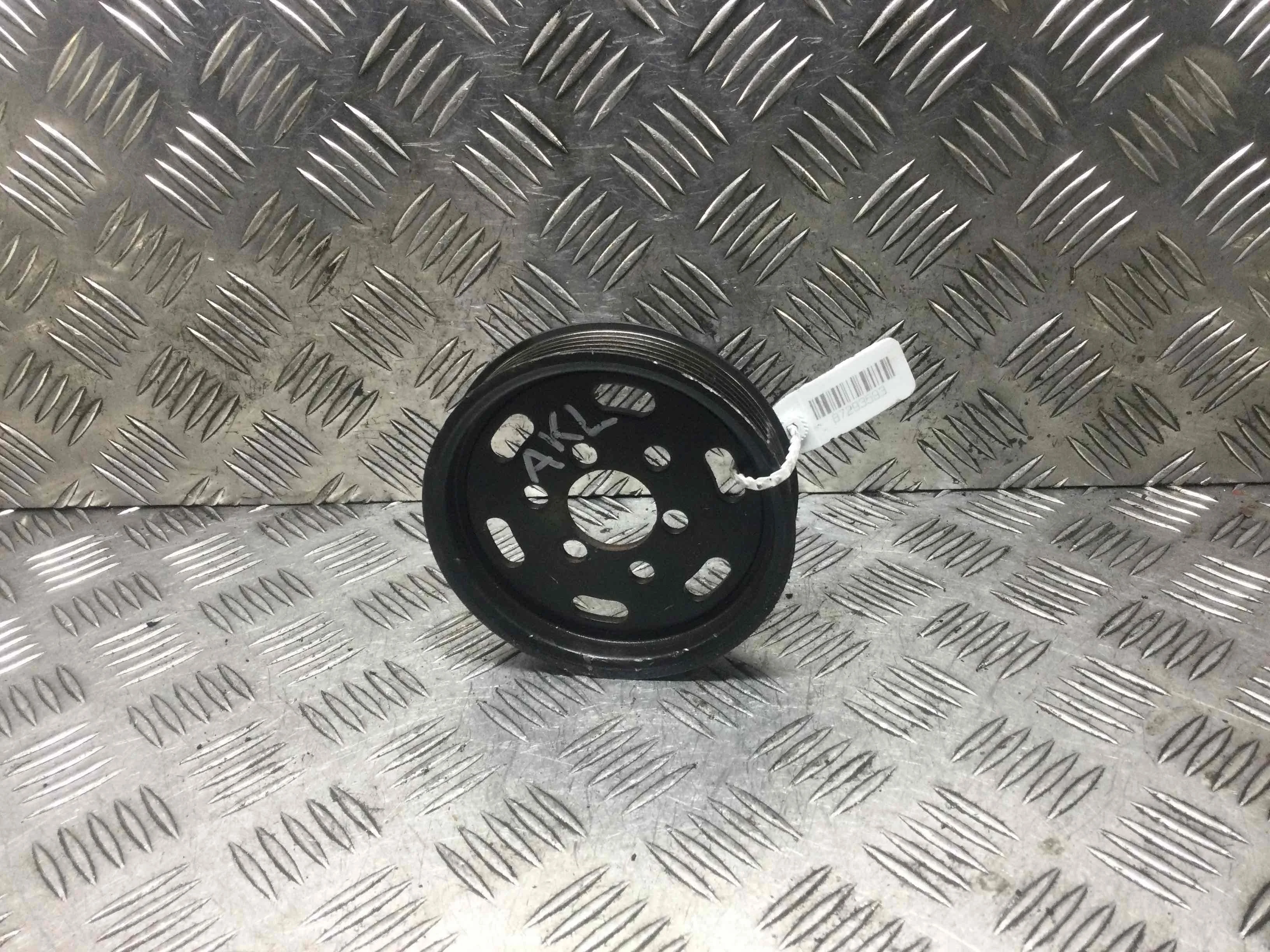 Шкив насоса гидроусилителя Volkswagen Golf 4 поколение (1997-2004) бензин 1.6 i Механика Х/б