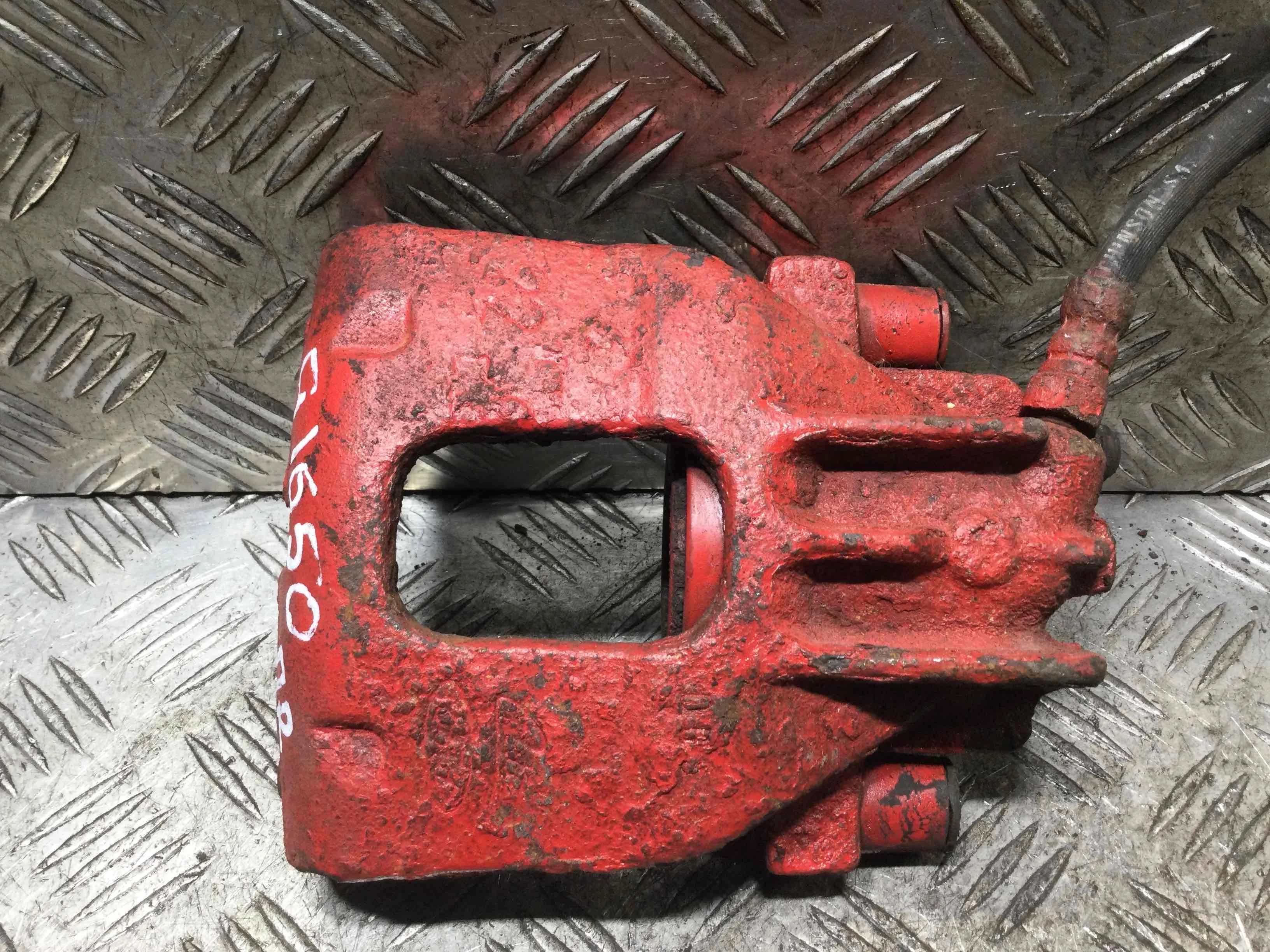 Суппорт передний правый Ford Focus 1 поколение [рестайлинг] (2001-2005) бензин 1.6 i Механика 5-дв, х/б