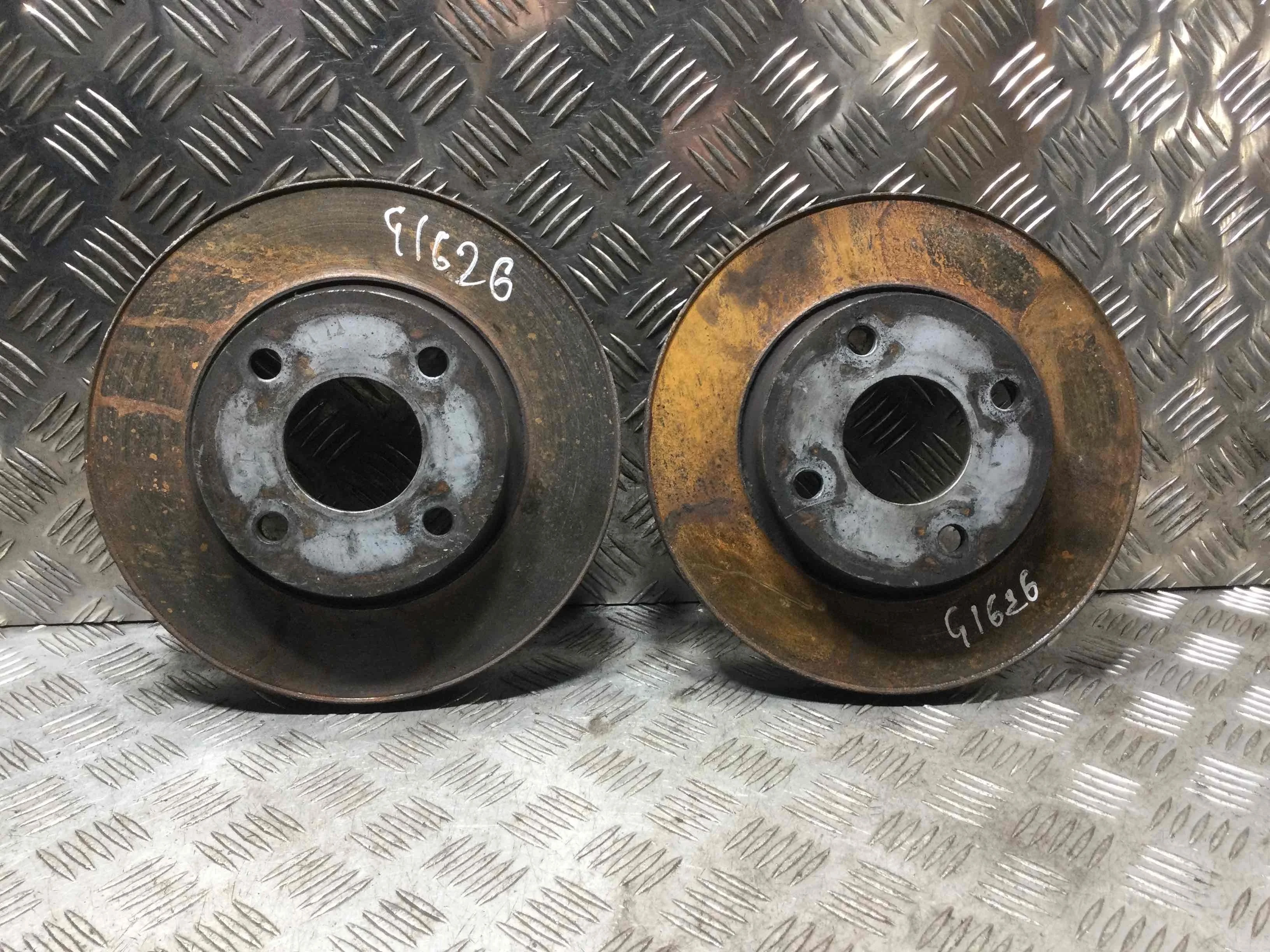 Диск тормозной передний Ford Focus 1 поколение [рестайлинг] (2001-2005) бензин 1.8 i Механика Универсал