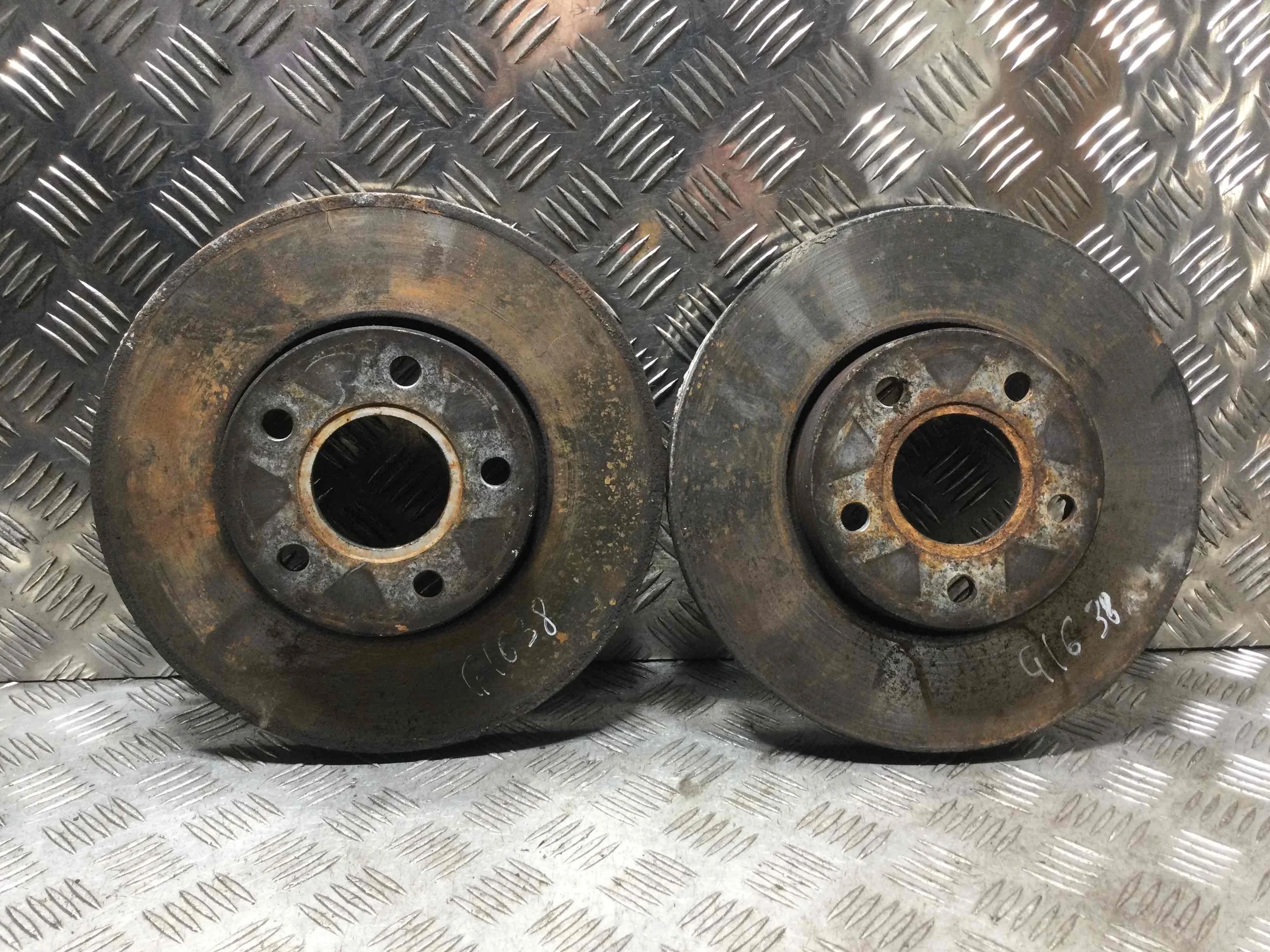 Диск тормозной передний Ford Focus 1 поколение [рестайлинг] (2001-2005) бензин 1.6 i Механика Х/б