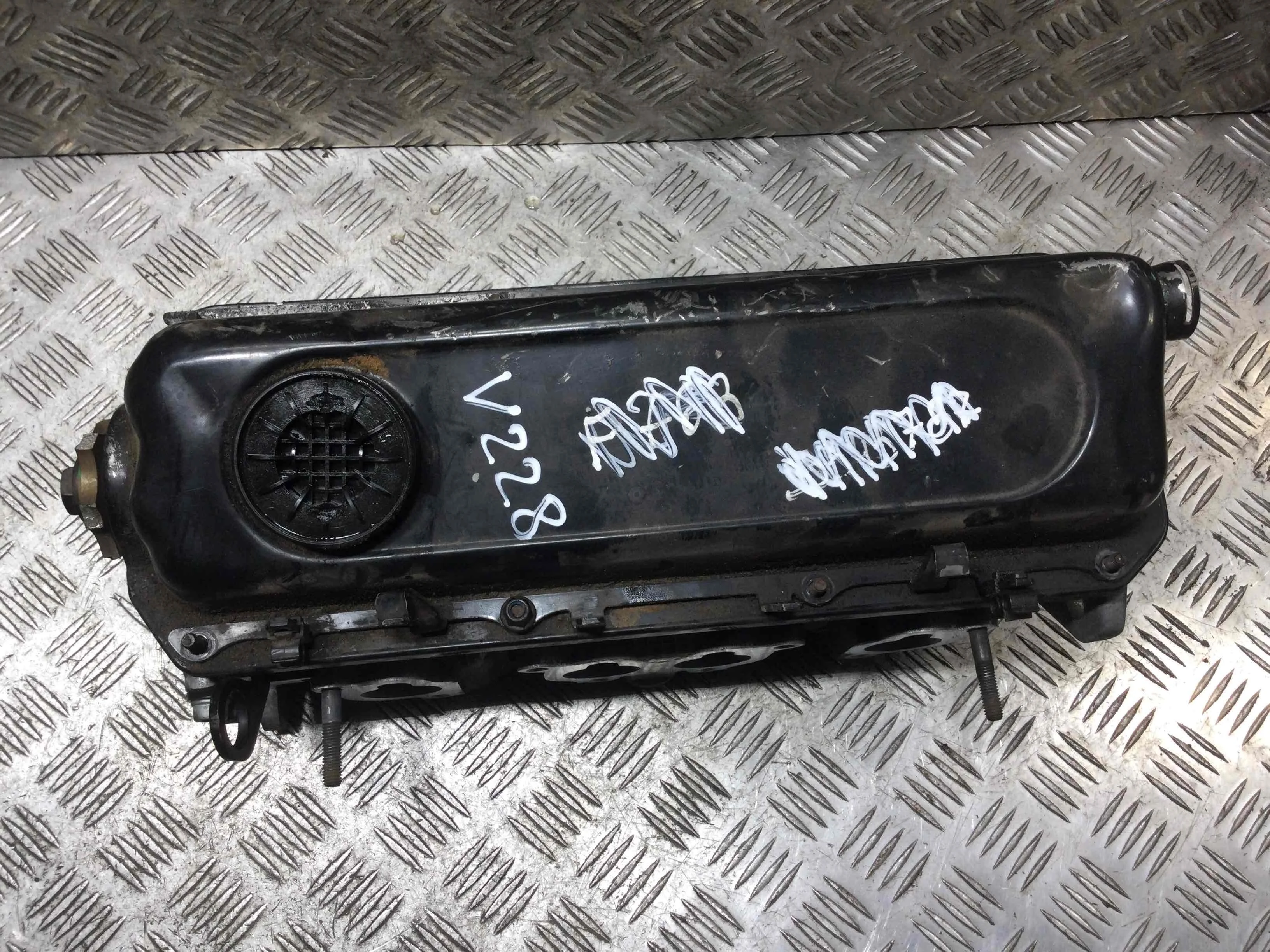 Головка блока цилиндров Audi A4 B5 (1994-1999) бензин 1.6 i Механика Седан