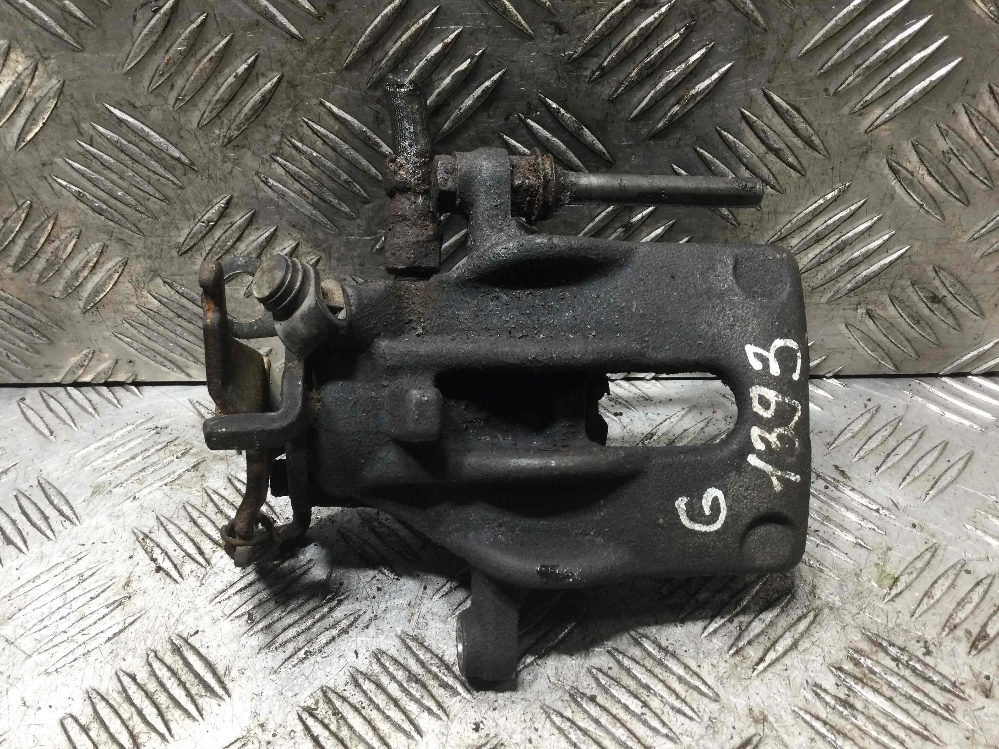 Суппорт задний правый Ford Focus 1 поколение [рестайлинг] (2001-2005) бензин 1.8 i Механика Х/б