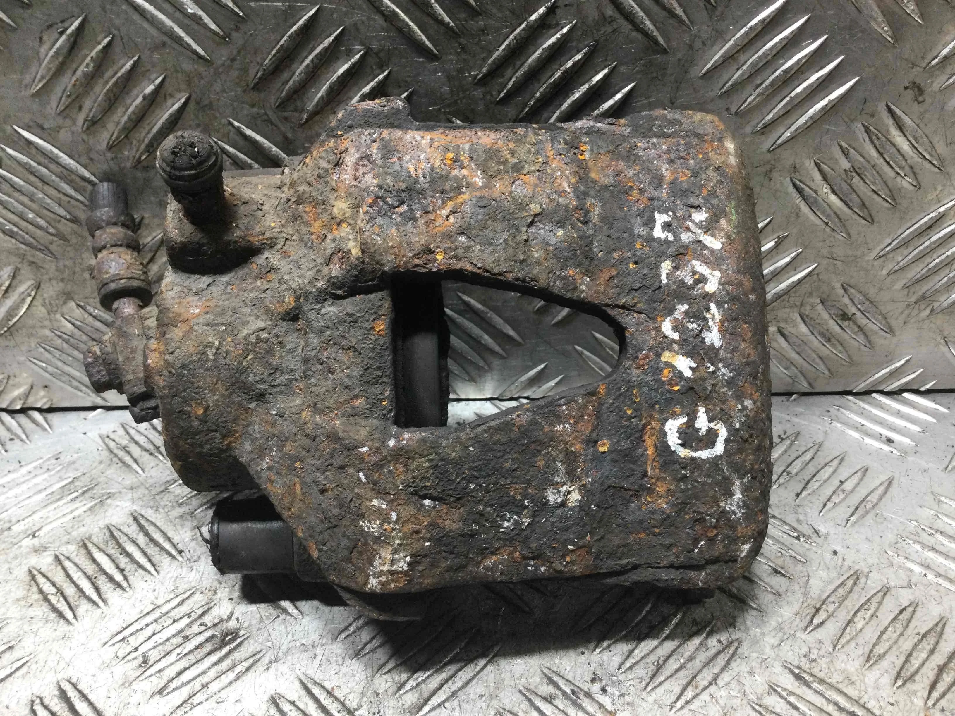 Суппорт передний левый Volkswagen Polo 4 поколение (2001-2005) бензин 1.2 i Механика Х/б