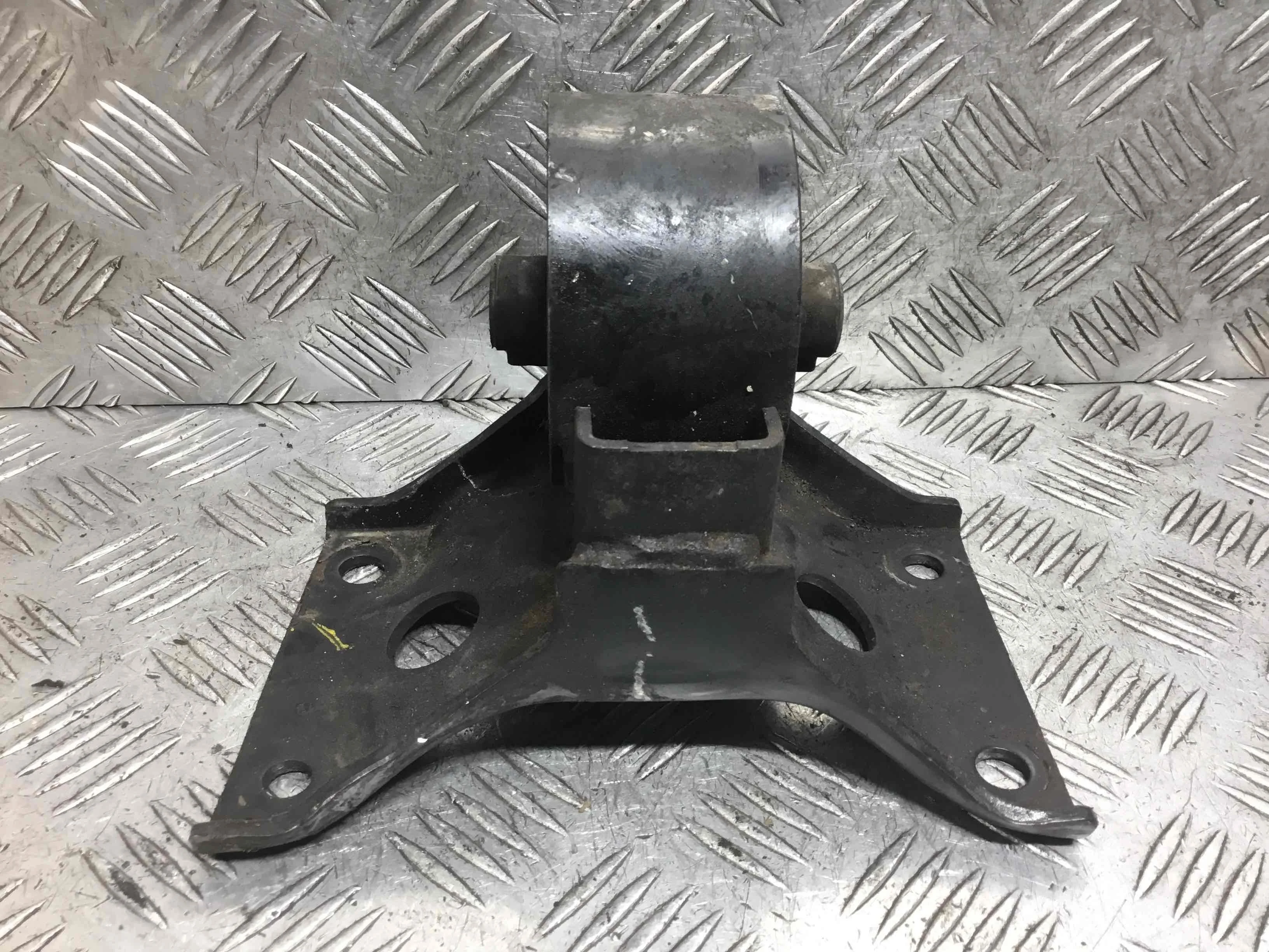 Подушка крепления КПП Nissan Almera Tino V10 2000 - 2006 бензин 1.8 i Механика Х/б