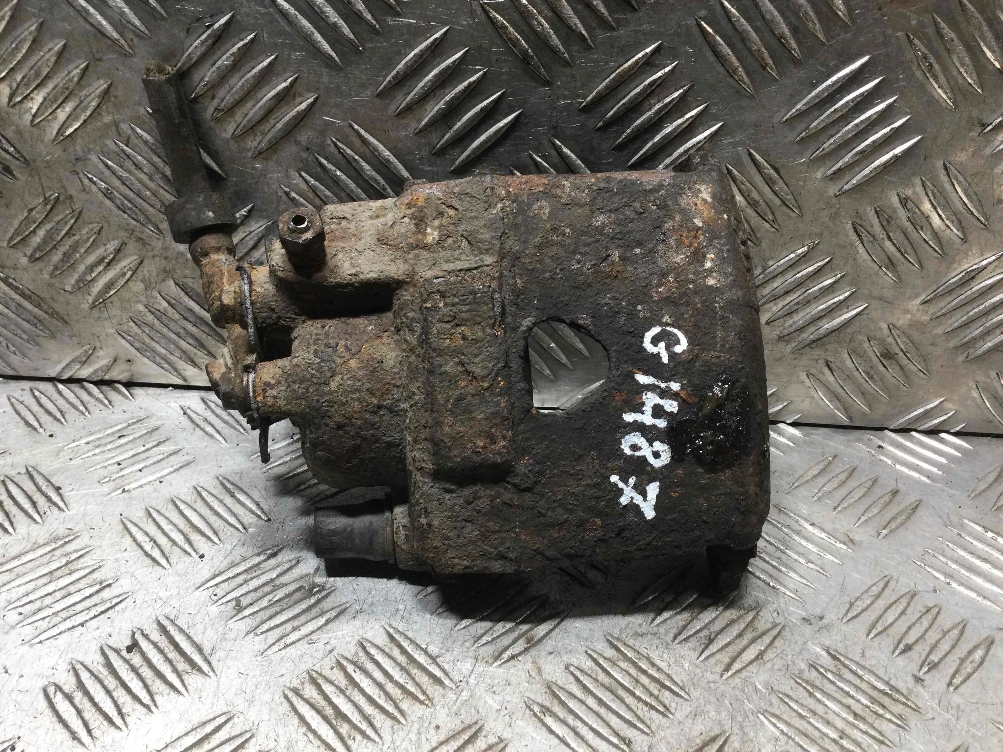 Суппорт передний левый Volkswagen Polo 4 поколение (2001-2005) дизель 1.4 TDI Механика Х/б