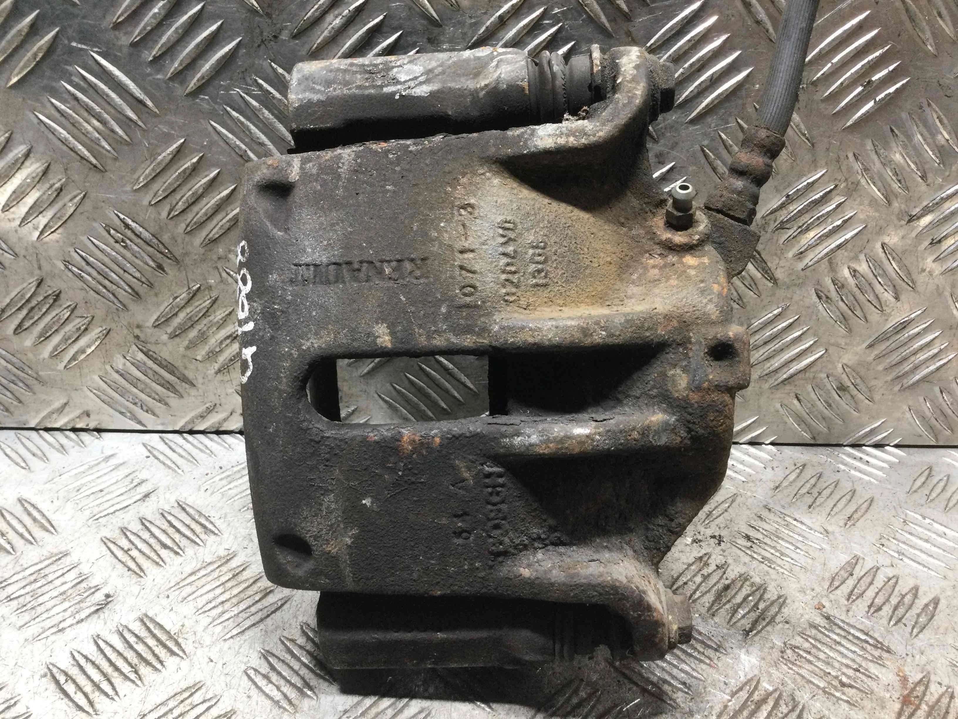 Суппорт передний правый Renault Megane 1 поколение [рестайлинг] (1999-2003) бензин 2.0 i Механика Минивэн