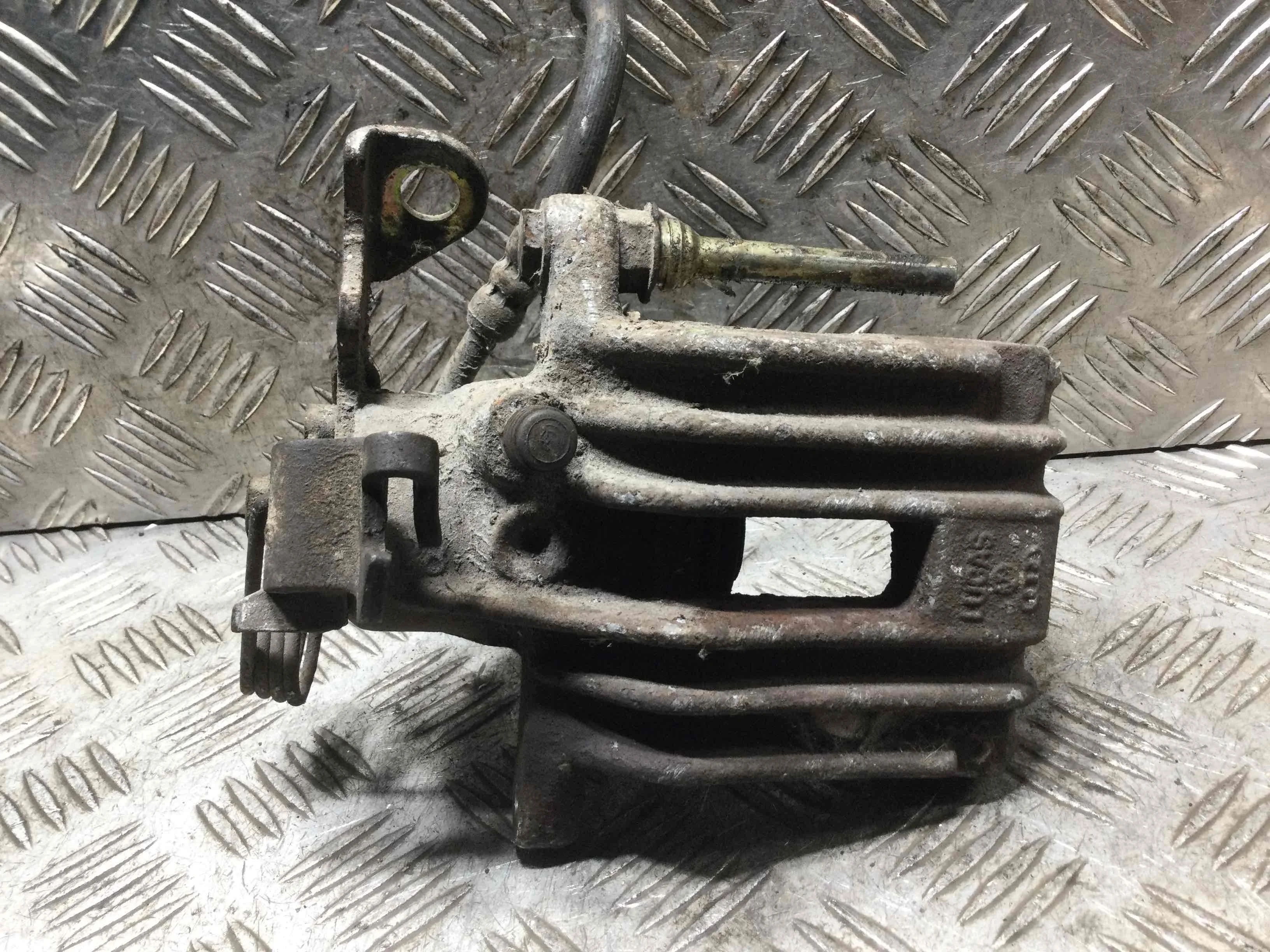 Суппорт задний правый Audi A4 B5 (1994-1999) бензин 1.8 i Механика Седан