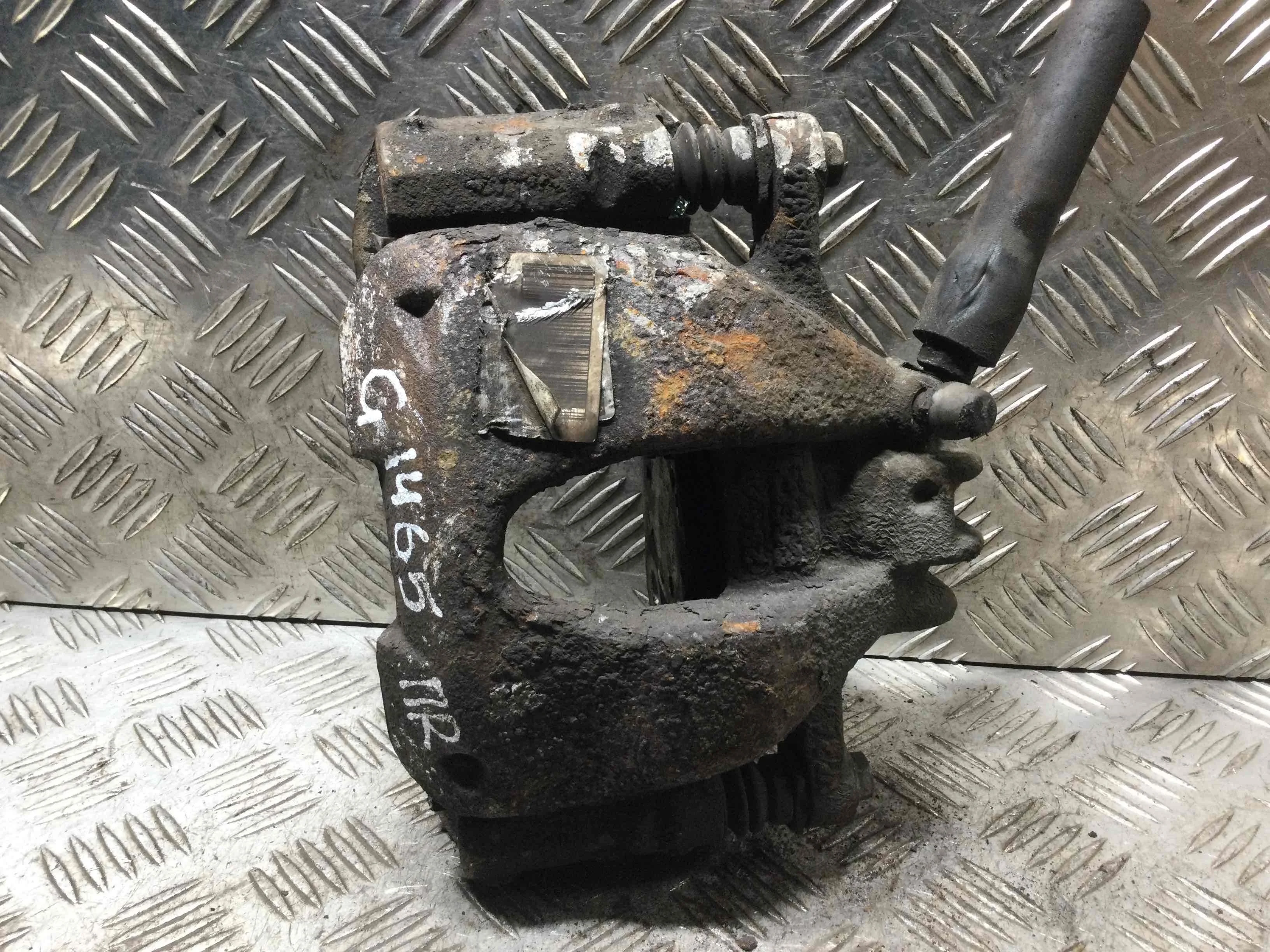 Суппорт передний правый Peugeot 308 T7 (2007-2011) дизель 1.6 HDi Механика Х/б