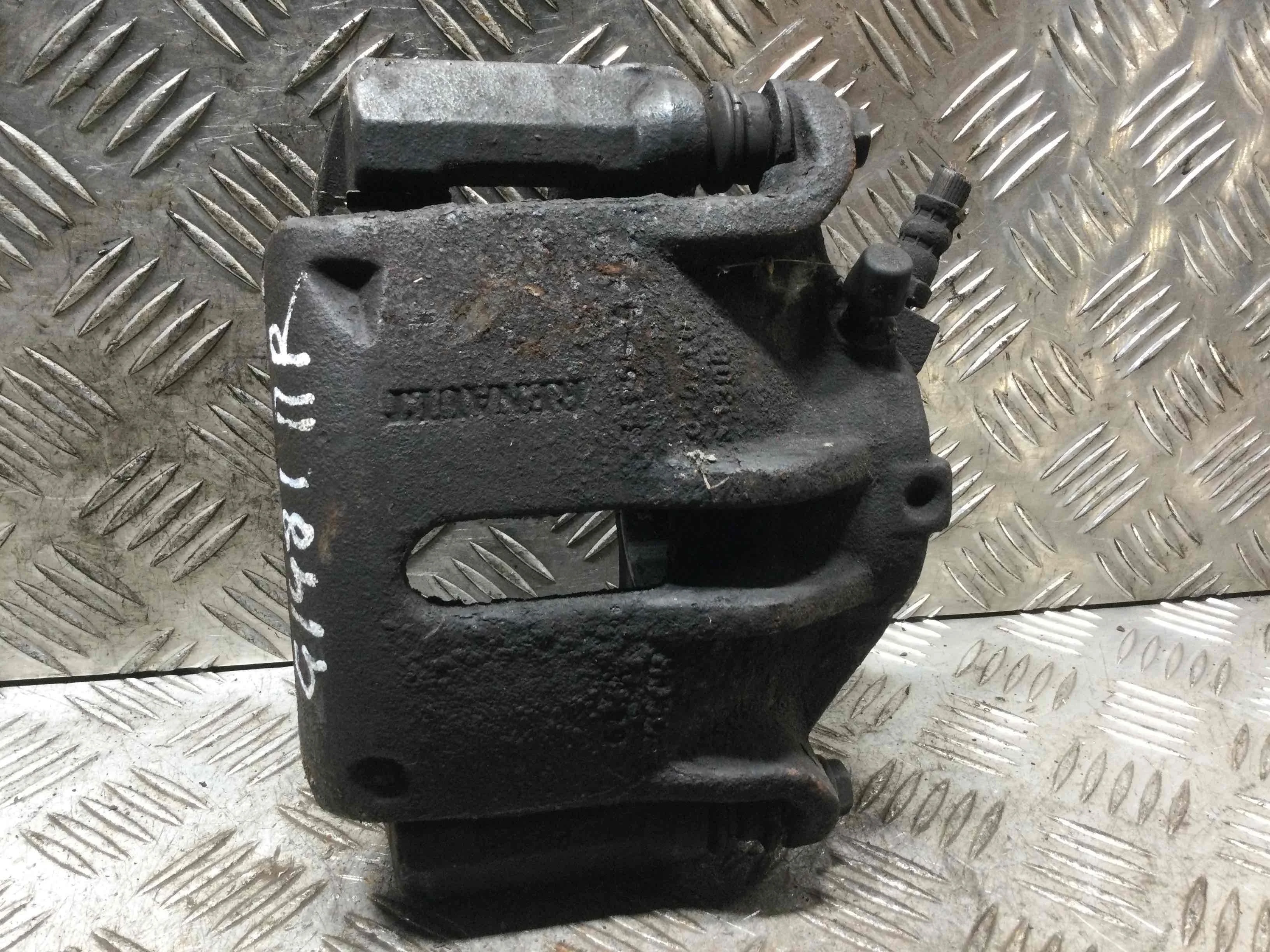 Суппорт передний правый Renault Megane 2 поколение (2002-2006) дизель 1.5 DCI Механика Х/б