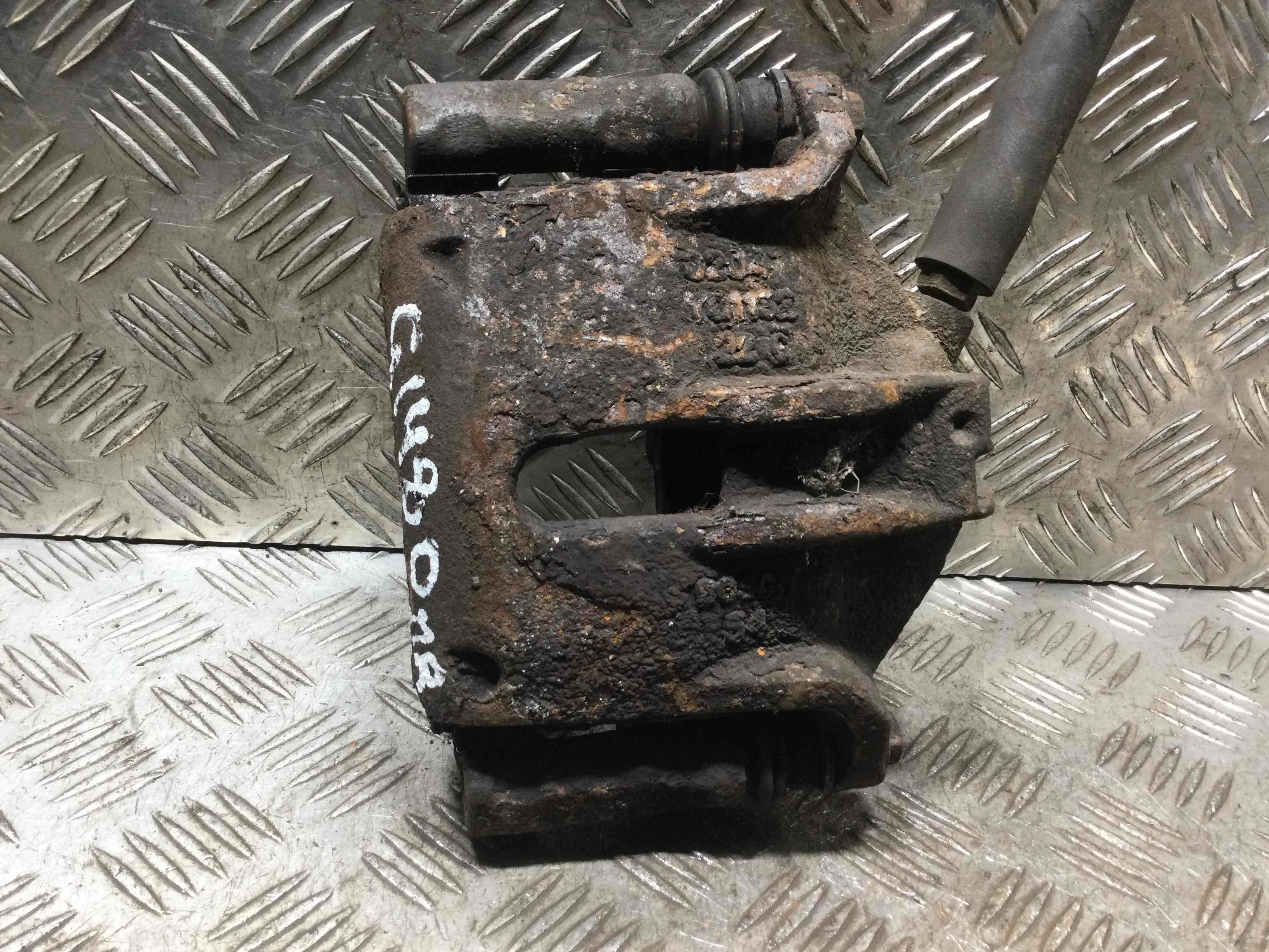 Суппорт передний правый Citroen C4 1 поколение 2004 - 2008 бензин 1.4 i Механика Х/б