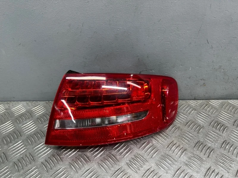 Фонарь Audi A4 B8