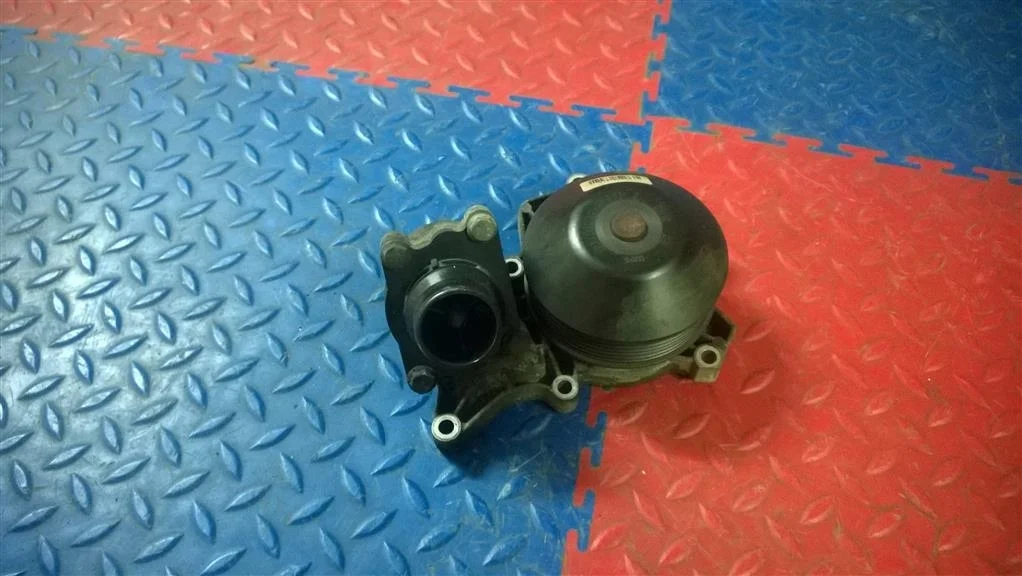 насос водяной помпа BMW X3 E83