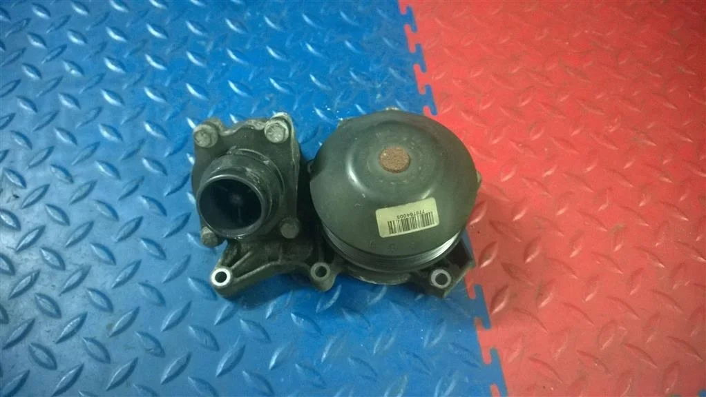 насос водяной помпа BMW 5-серия E60/E61