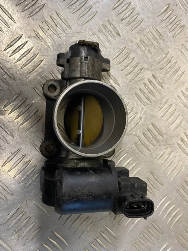 Заслонка дроссельная Toyota Land Cruiser 200 (2008-2021) 2010