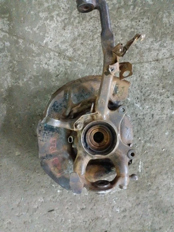 Кулак поворотный правый Toyota Land Cruiser Prado 120 (2002-2009) 2006