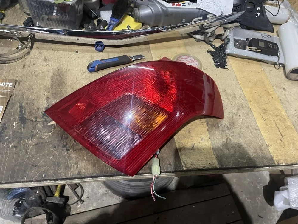 фонарь задний правый suzuki swift 2003-2008