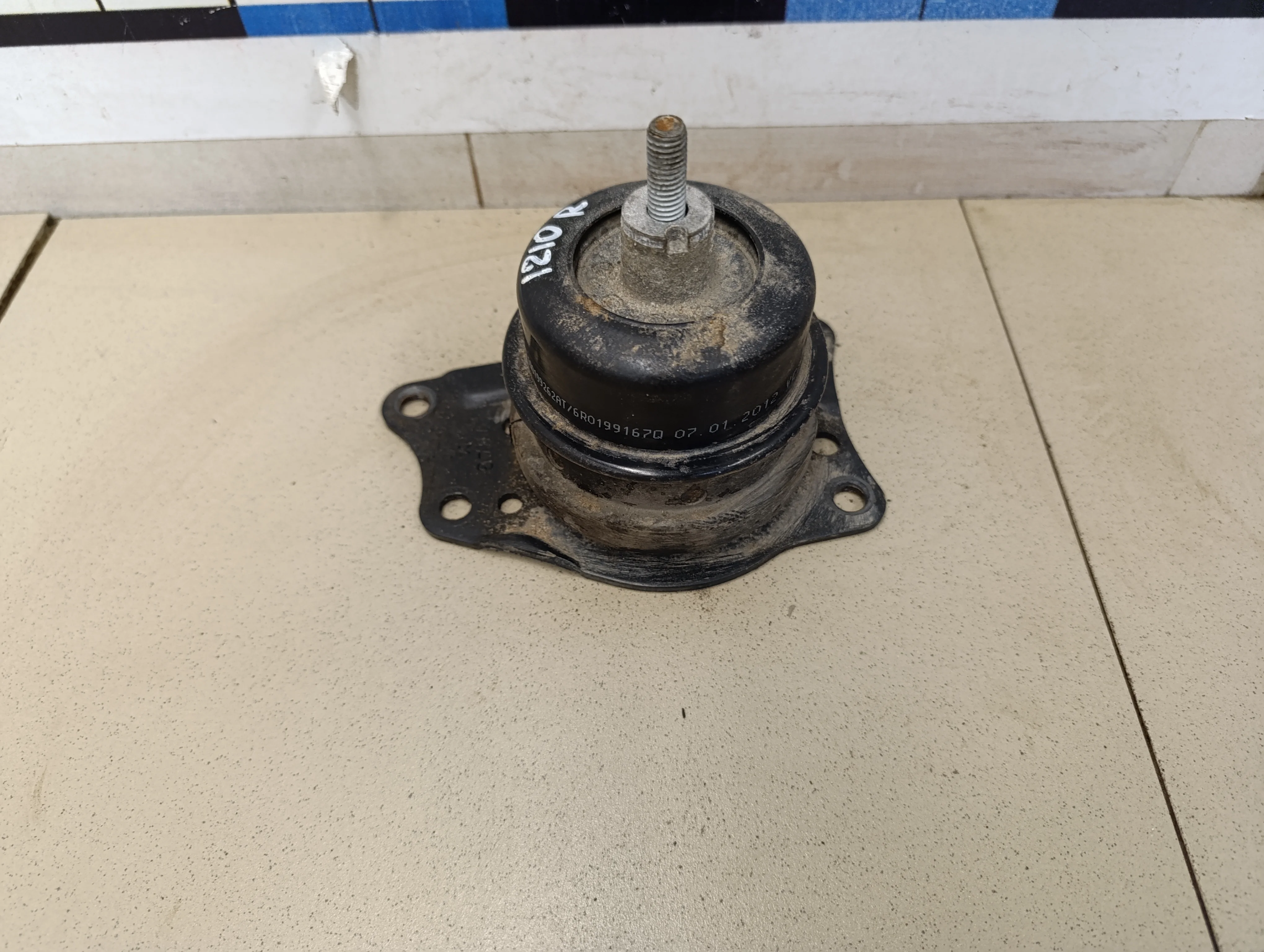 Опора двигателя правая Fabia 2007-2015