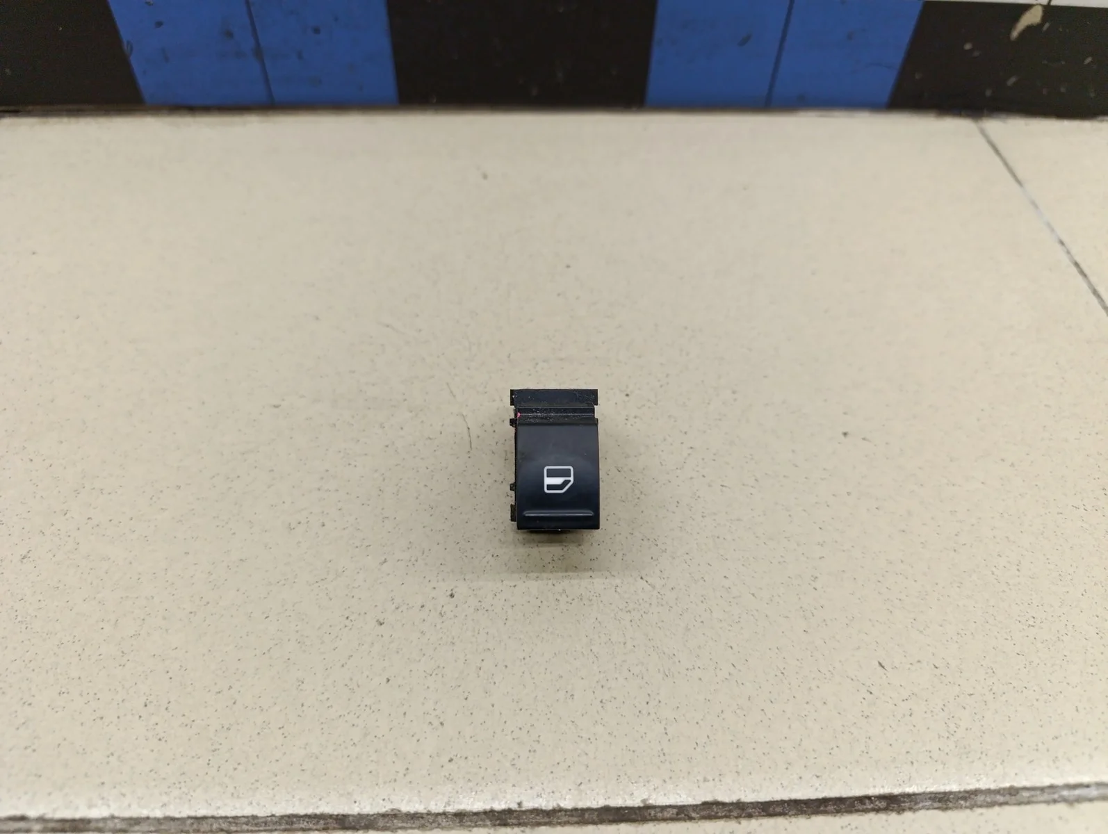 Кнопка стеклоподъемника Passat [B6] 2005-2010