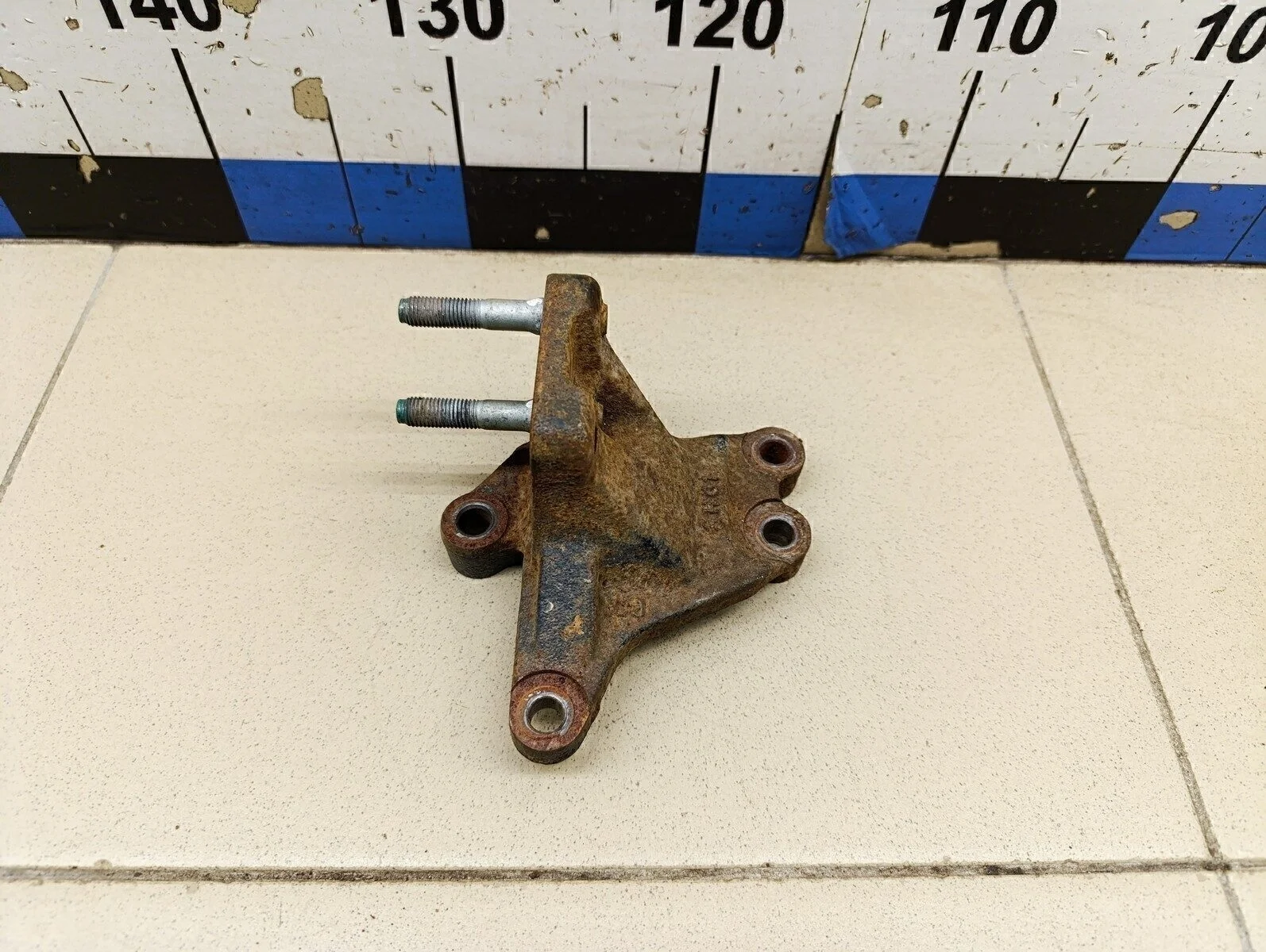 Кронштейн двигателя правый Ceed 2007- 2012